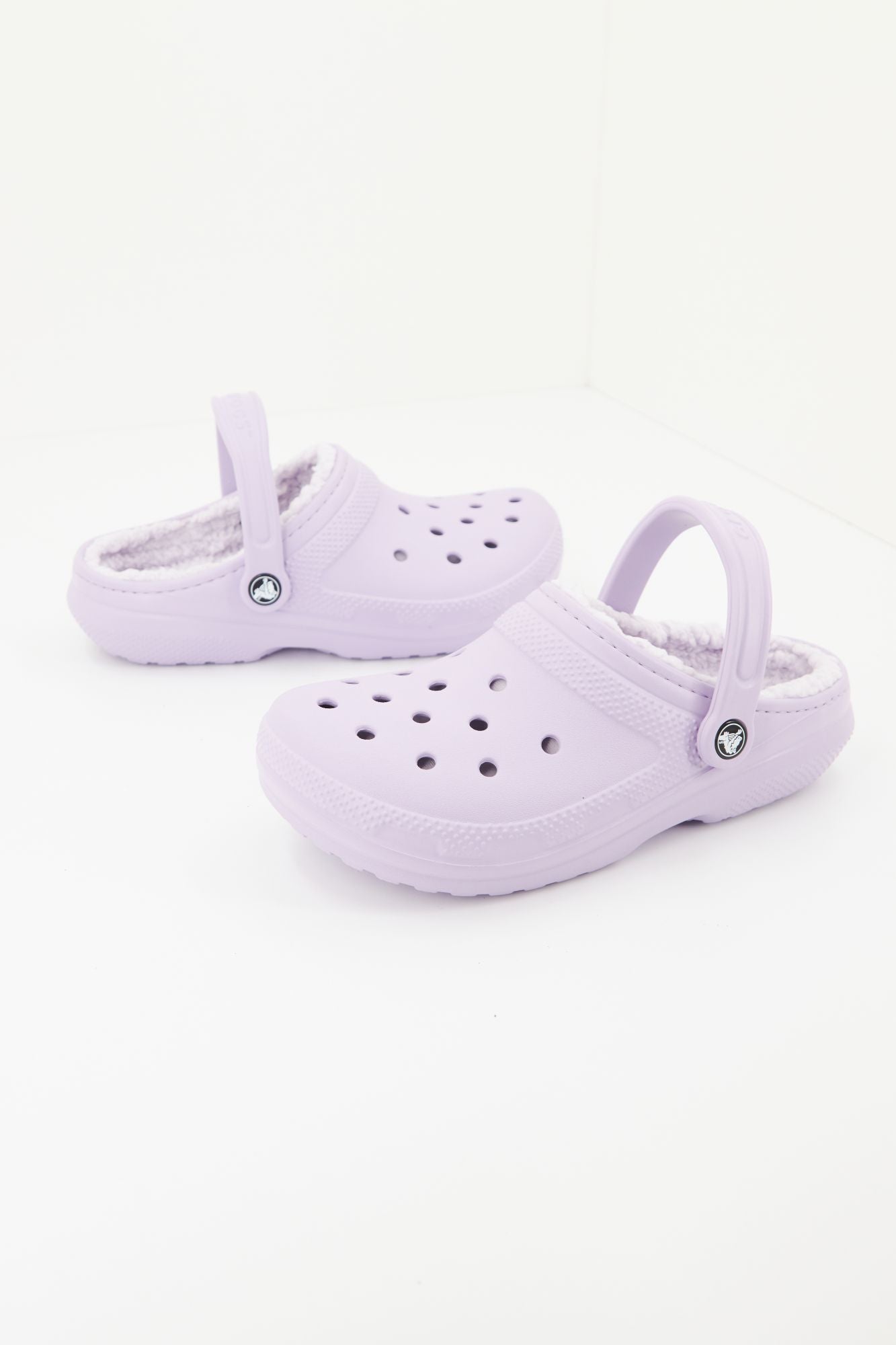 CROCS CLASSIC LINED CLOG en color VIOLETA (2)
