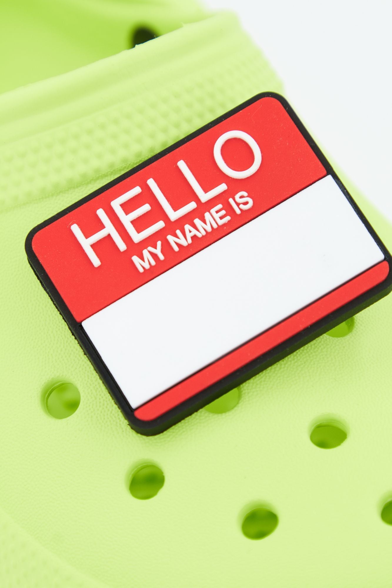 CROCS HELLO MY NAME IS en color ROJO (4)