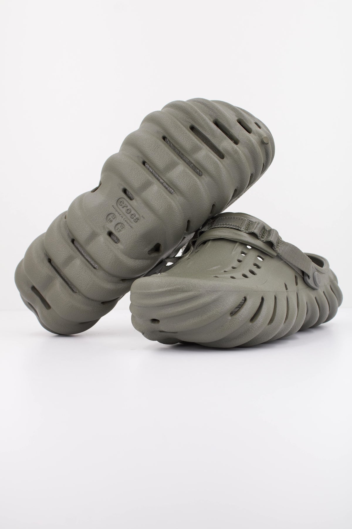 CROCS ECHO CLOG en color VERDE (5)