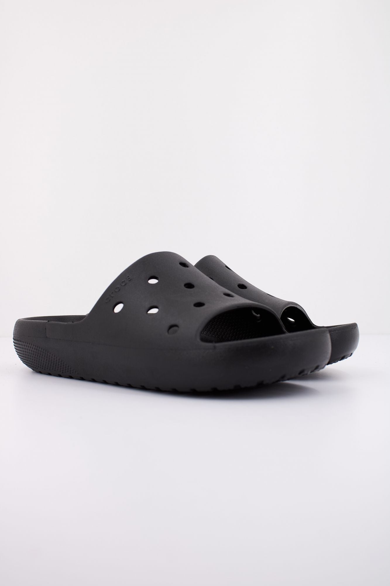 CROCS CLASSIC SLIDE V2 en color NEGRO (2)