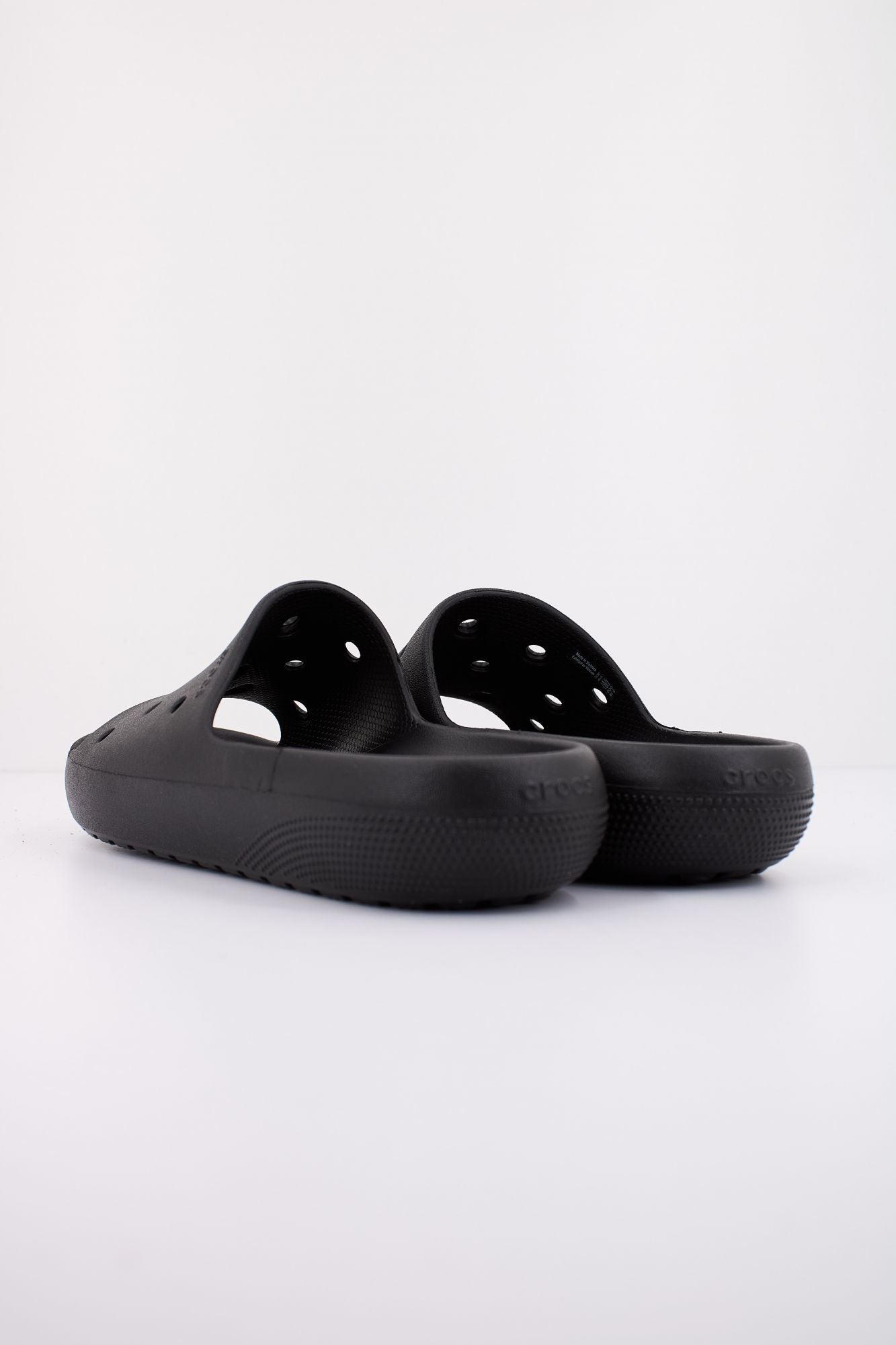 CROCS CLASSIC SLIDE V2 en color NEGRO (3)
