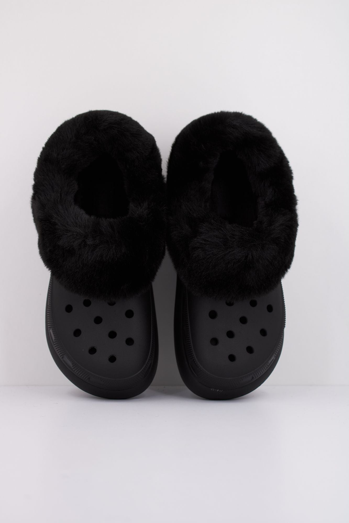 CROCS FUREVER CRUSH U en color NEGRO (3)