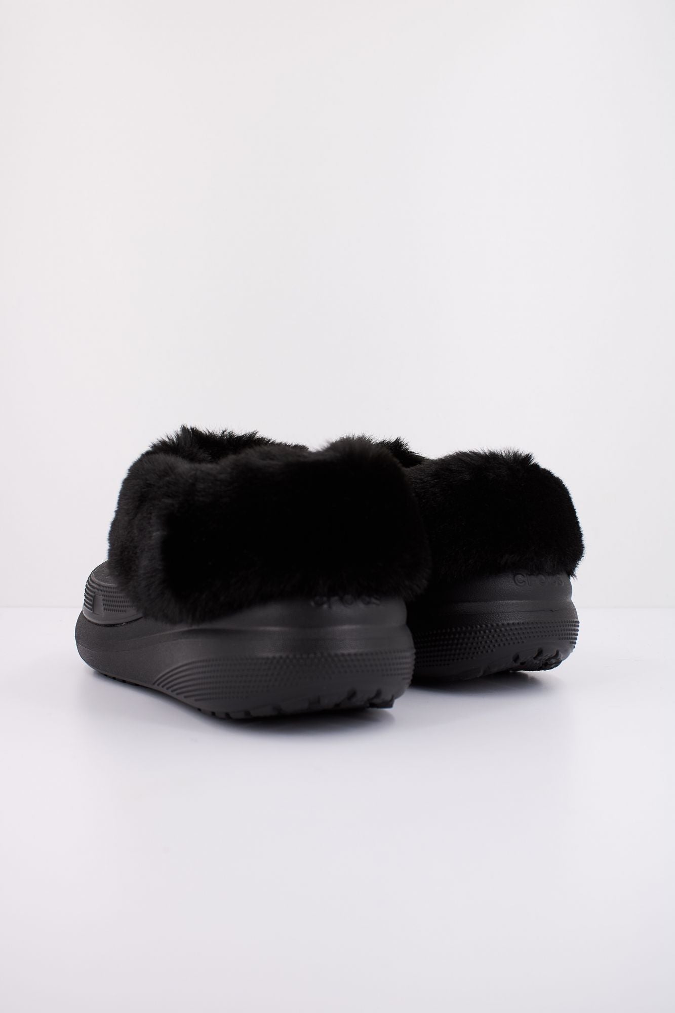 CROCS FUREVER CRUSH U en color NEGRO (4)