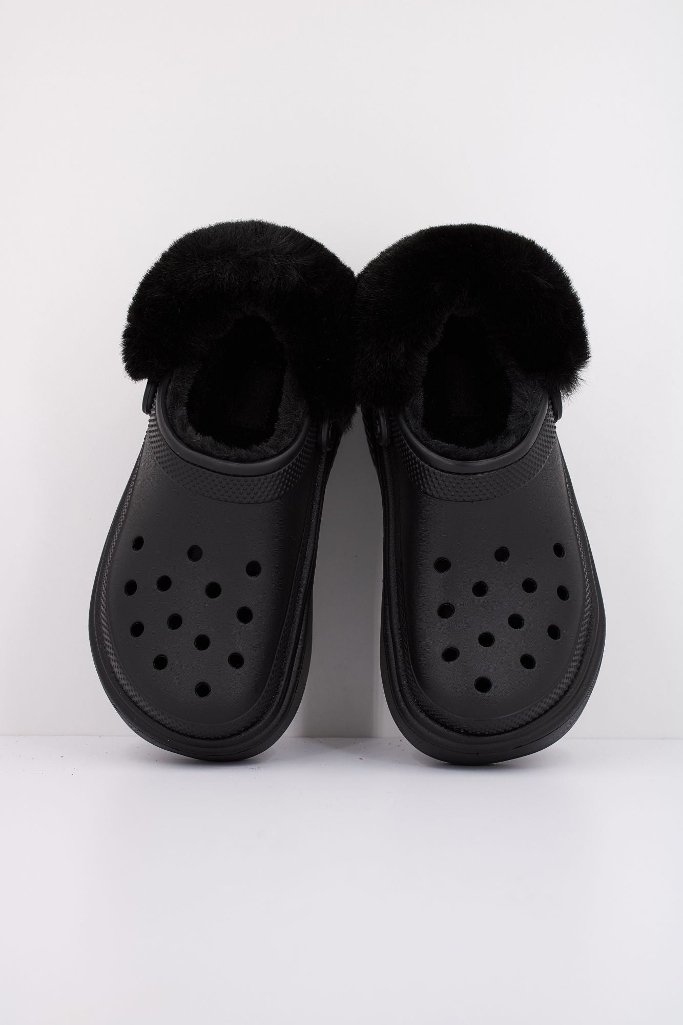 CROCS STOMP LINED CLOG en color NEGRO (3)