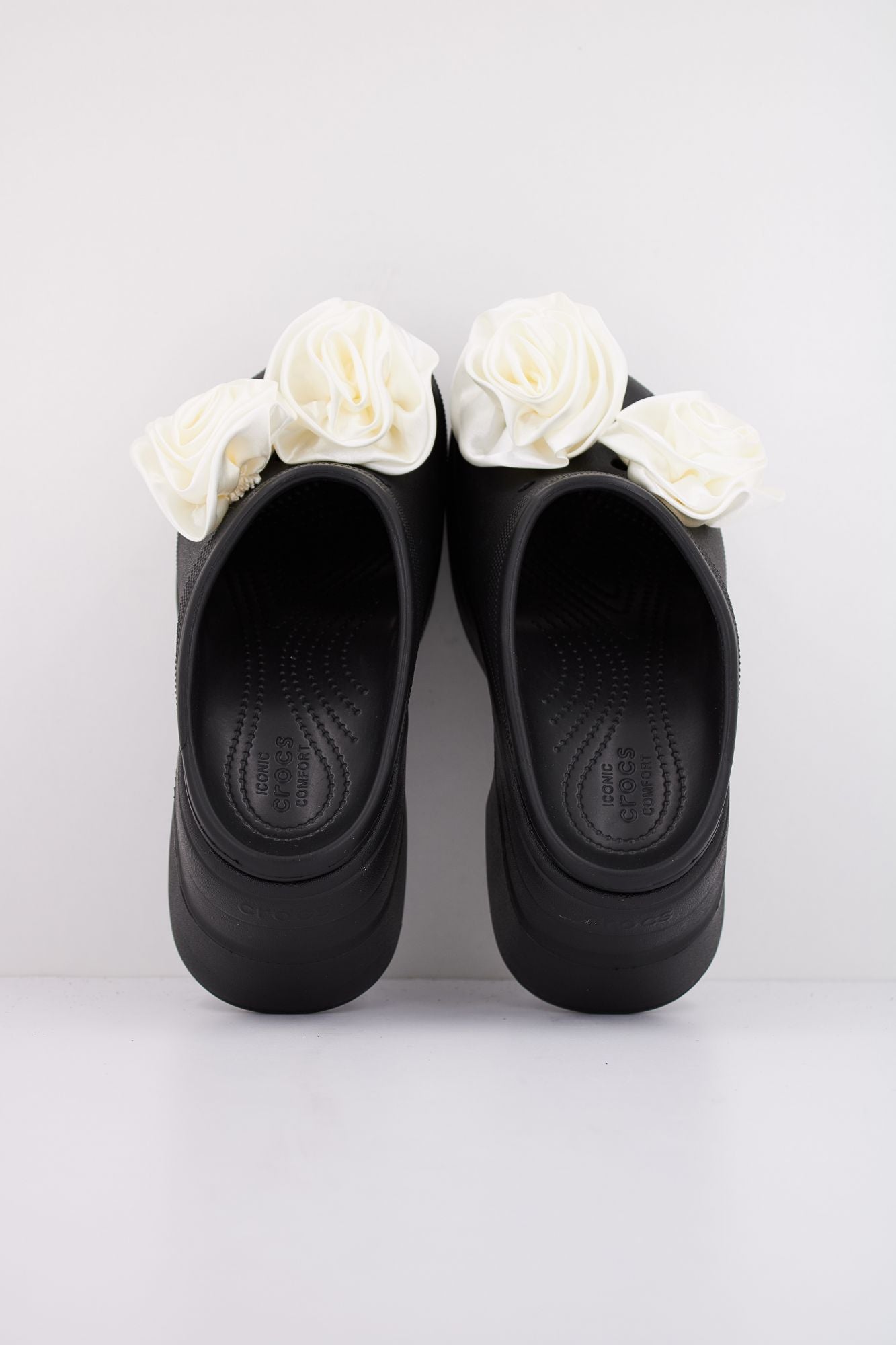 CROCS  SIREN ROSETTE CLOG U en color NEGRO (3)