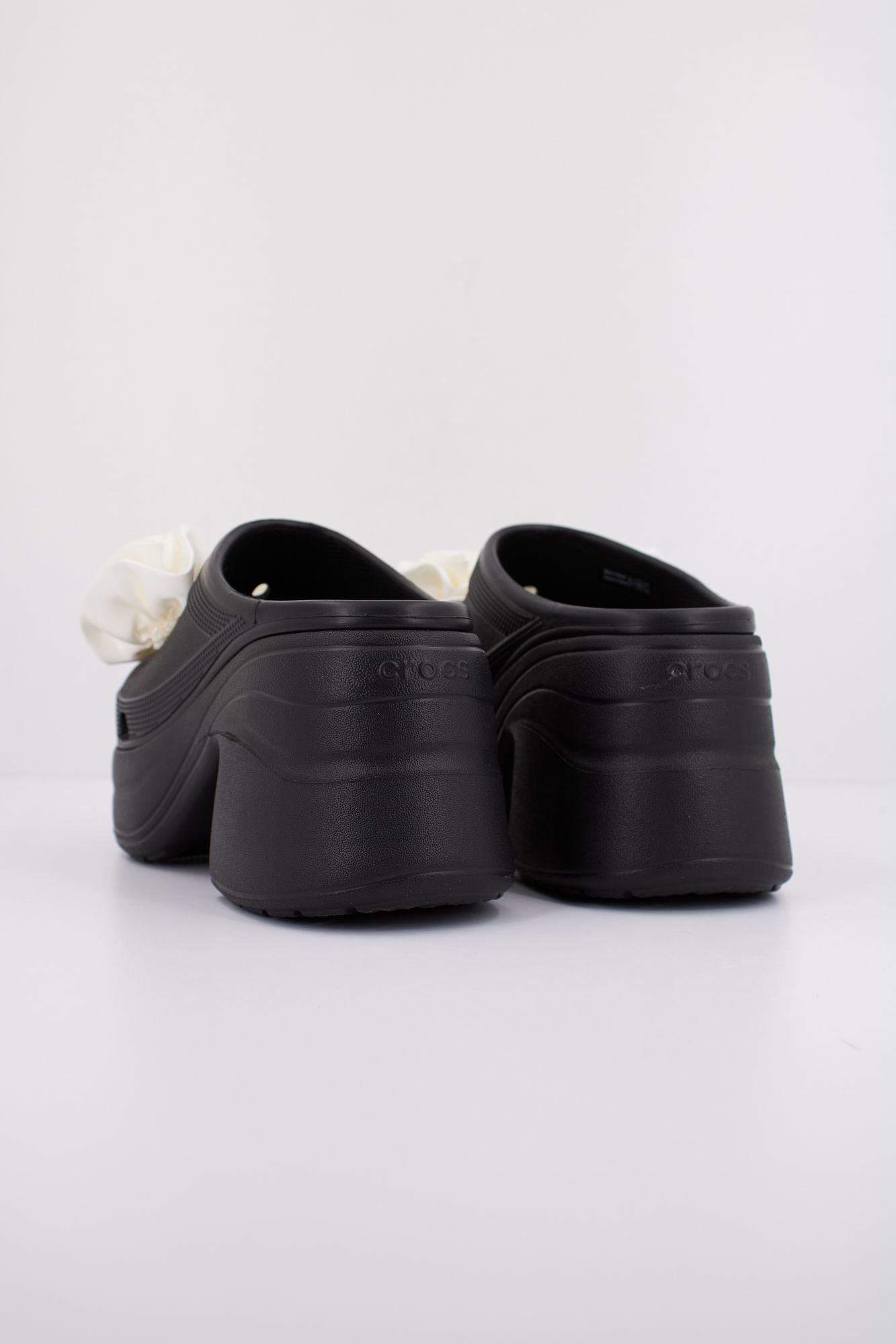 CROCS  SIREN ROSETTE CLOG U en color NEGRO (4)