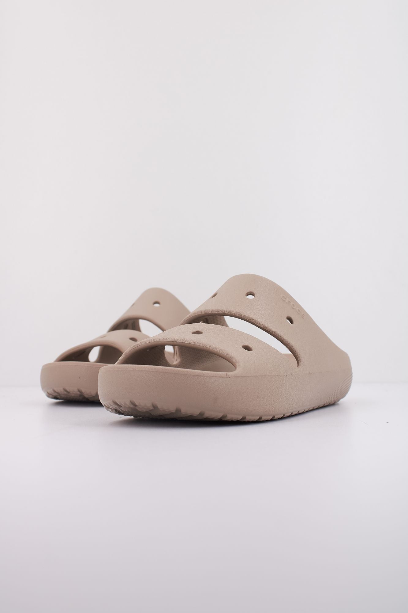 CROCS CLASSIC SANDAL V2 en color MARRON (2)