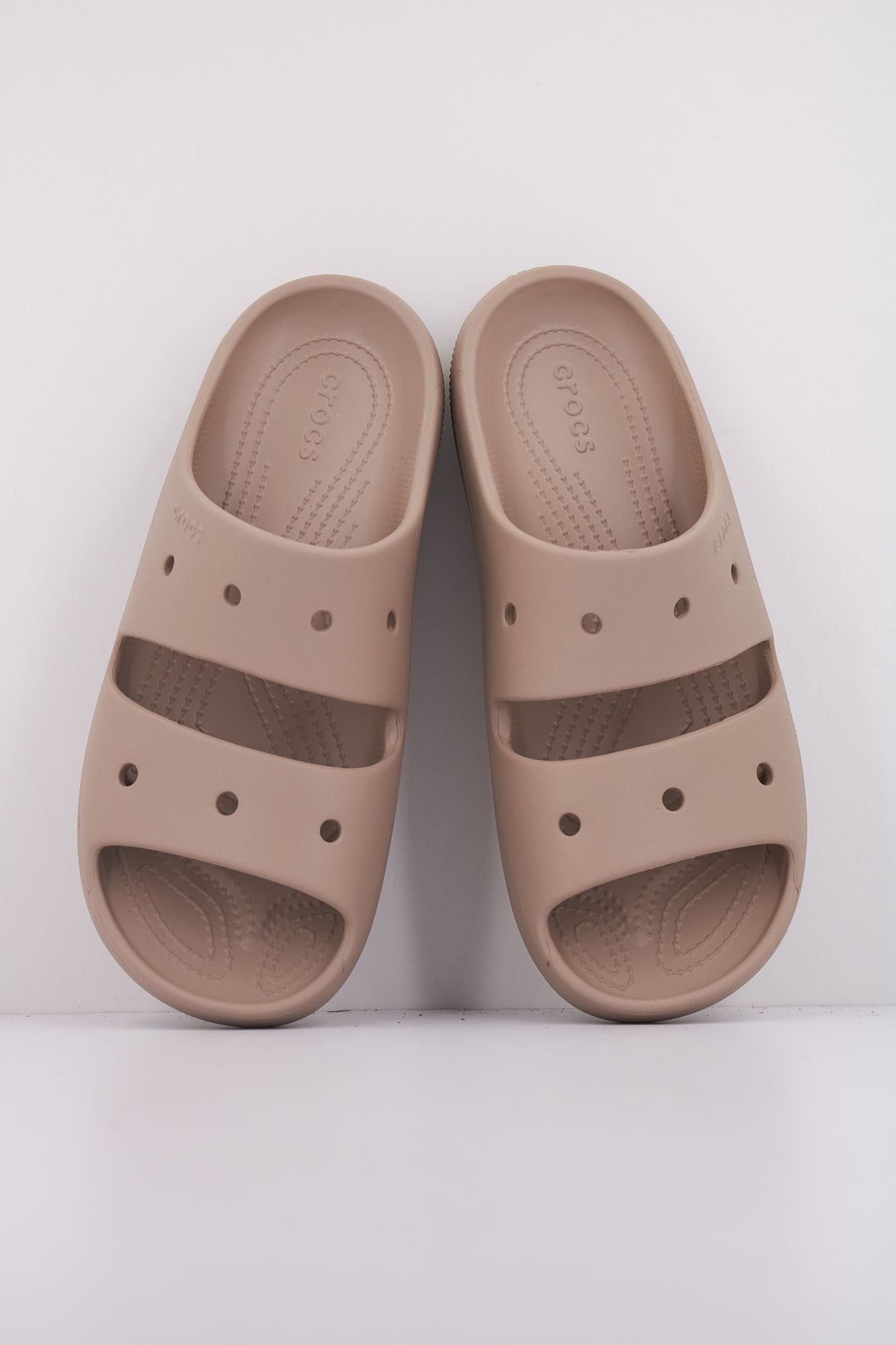 CROCS CLASSIC SANDAL V2 en color MARRON (3)