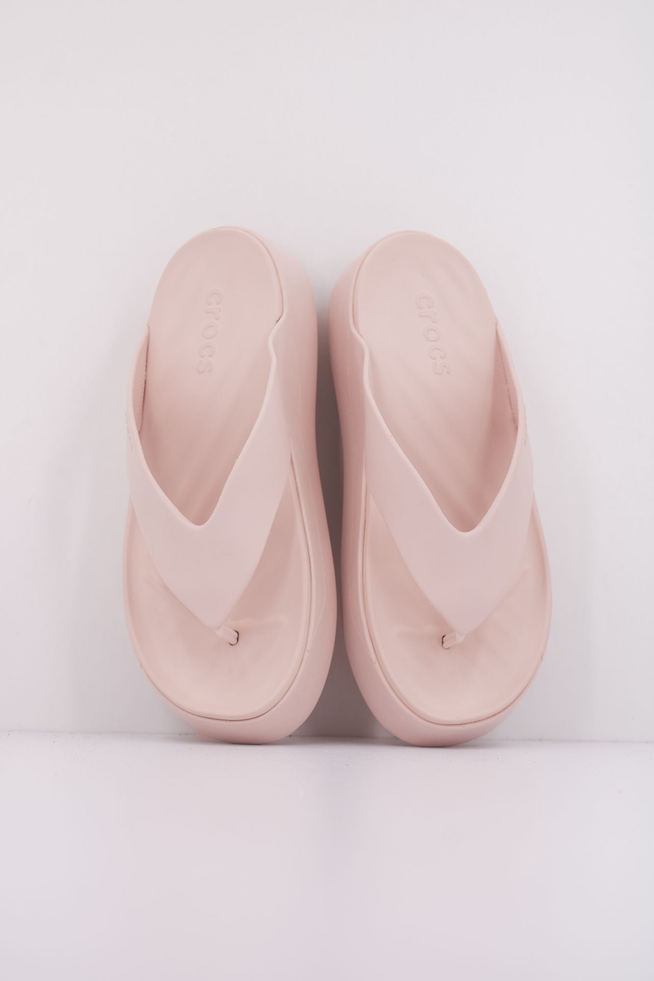 CROCS GETAWAY PLATFORM FLIP en color ROSA (3)