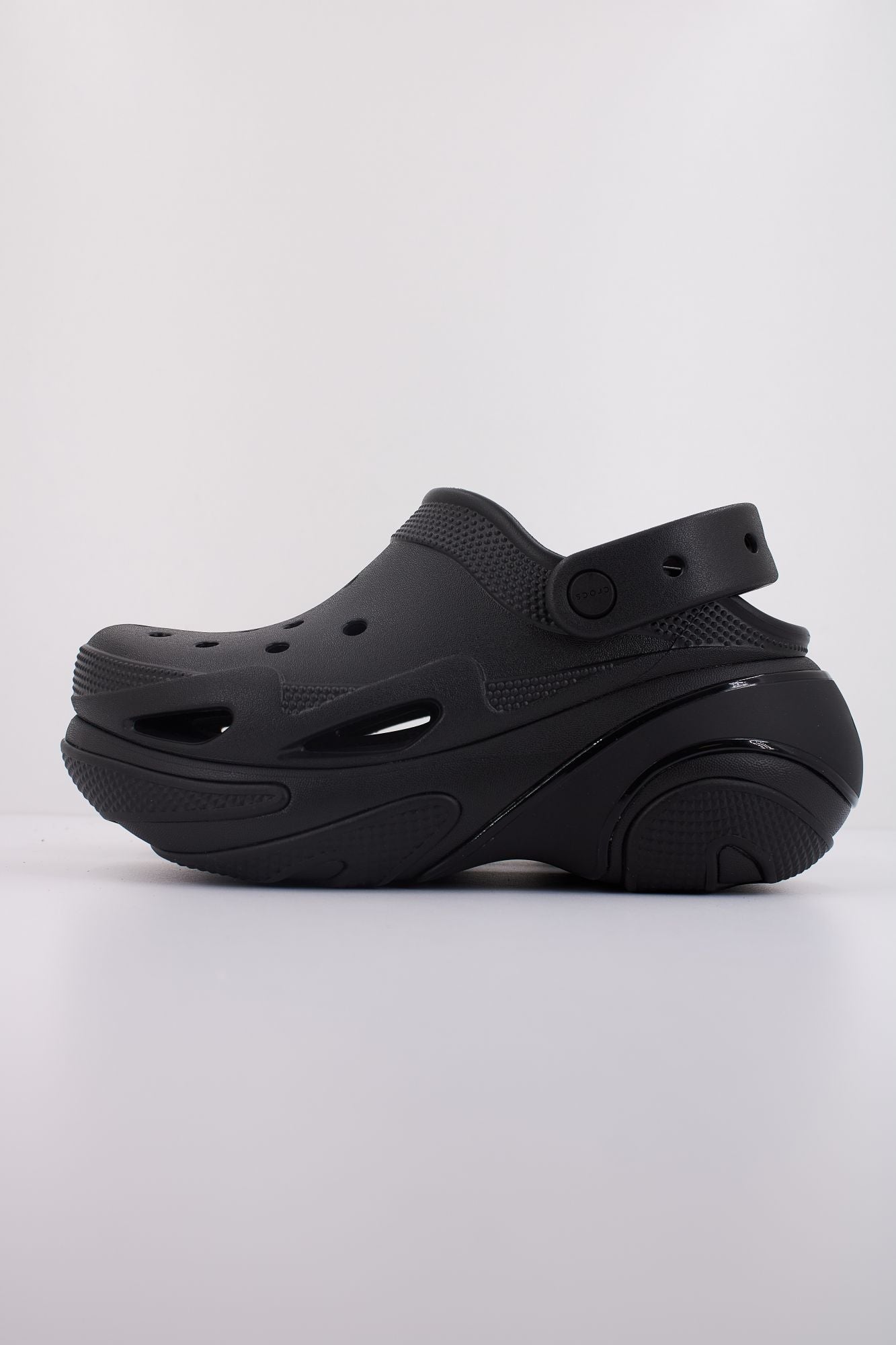 CROCS BUBBLE CRUSH CLOG U en color NEGRO (1)