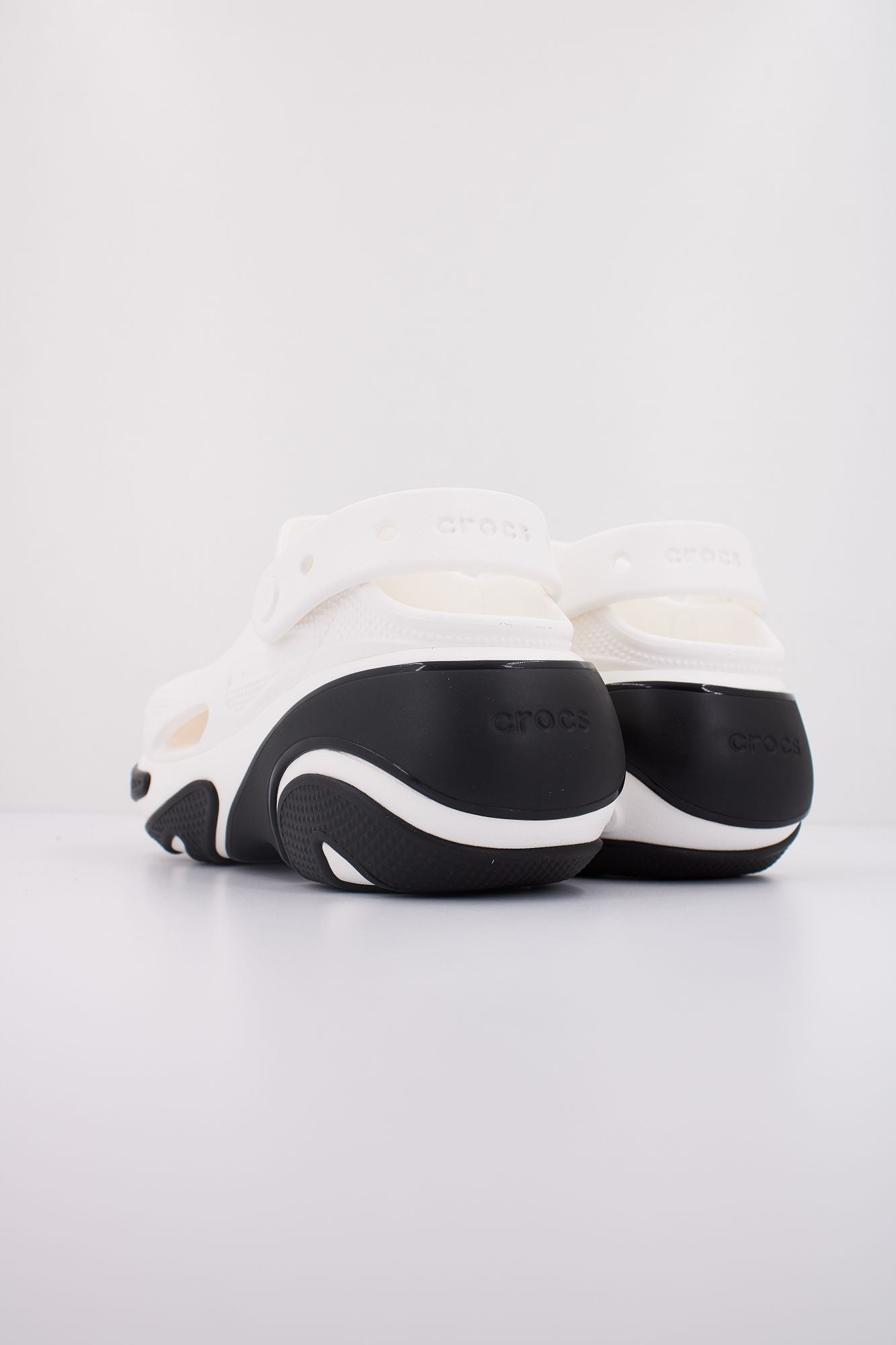 CROCS BUBBLE CRUSH CLOG U en color BLANCO (4)