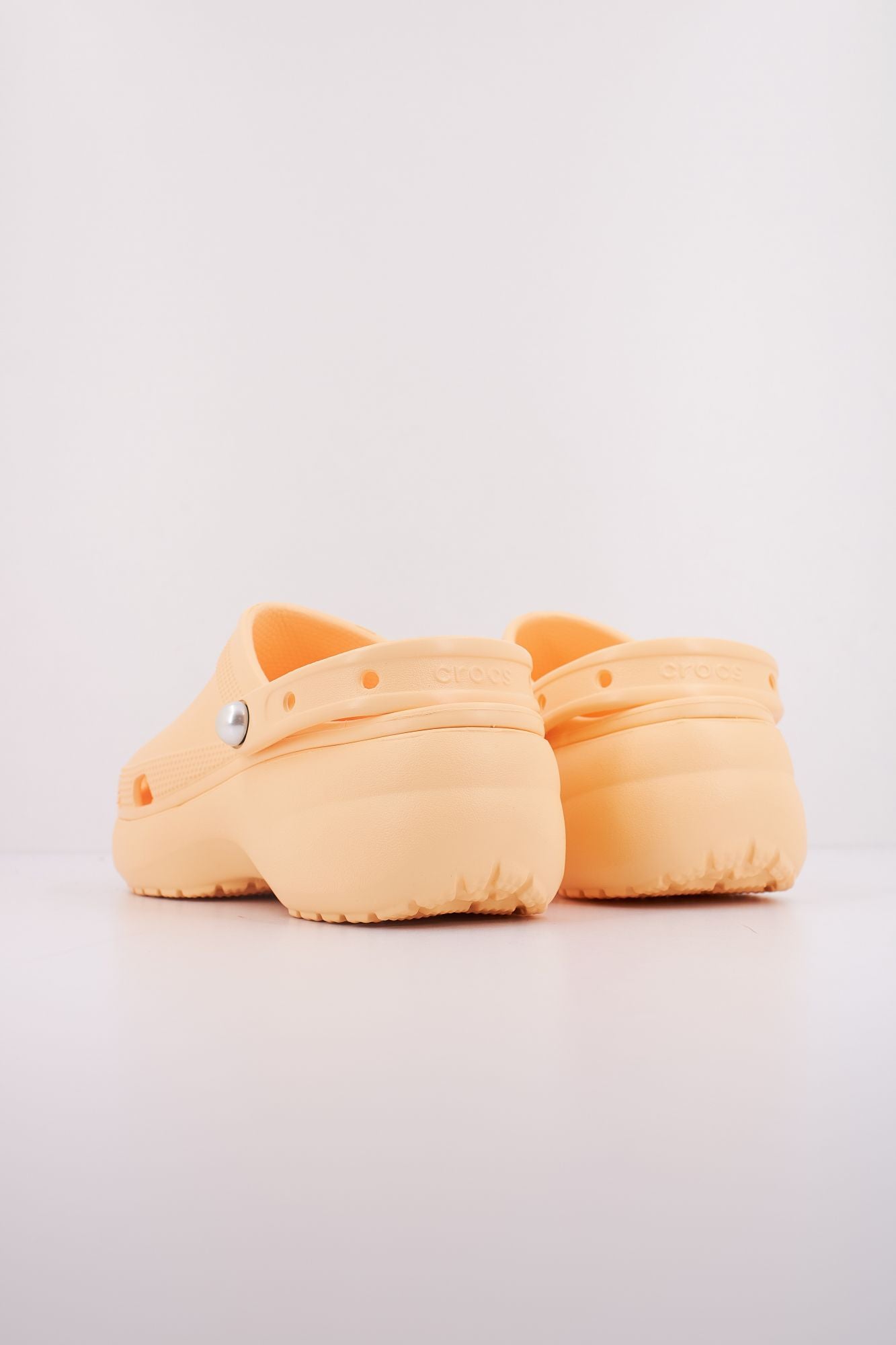 CROCS CLASSIC PLATFORM PEARLCLOG en color NARANJA (4)