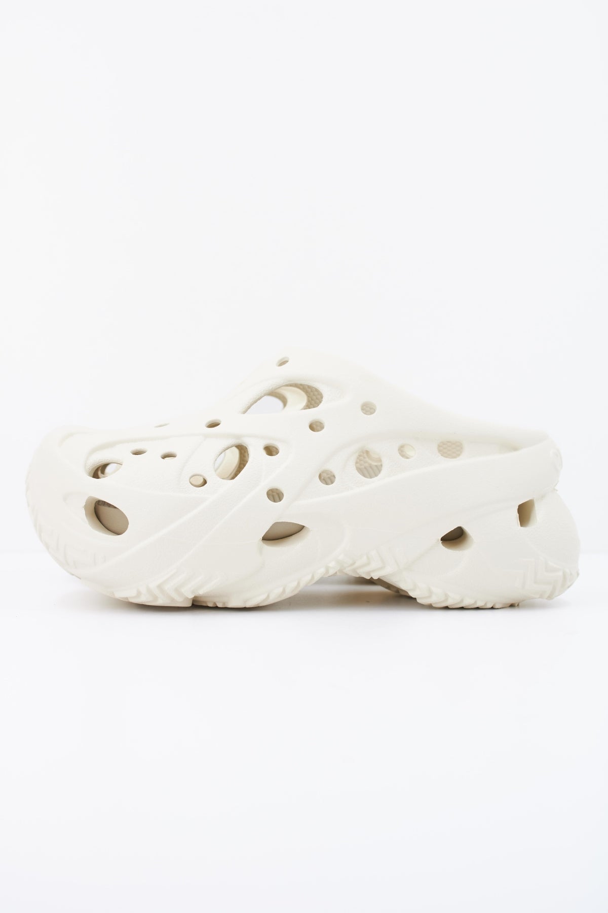 CROCS CAGED CLOG W en color BEIS (1)