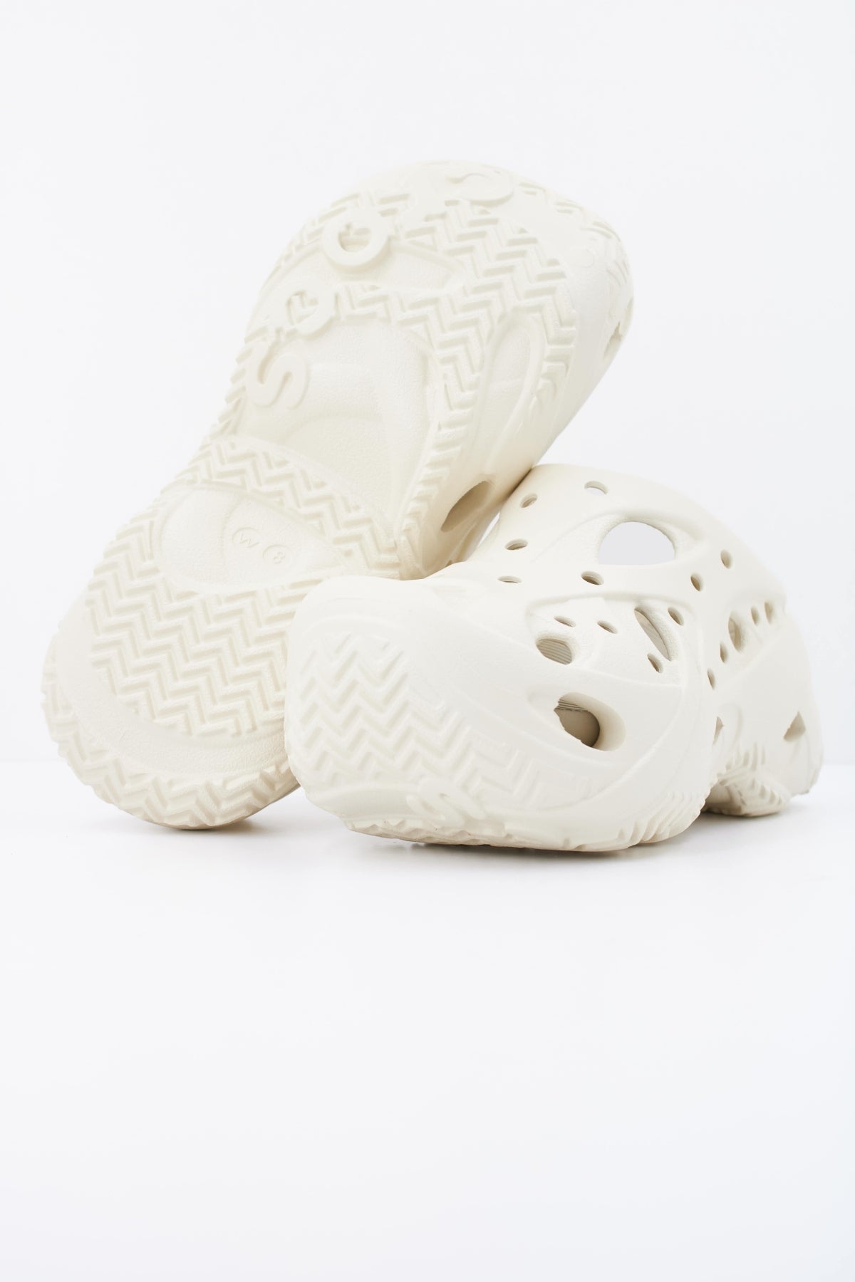 CROCS CAGED CLOG W en color BEIS (5)