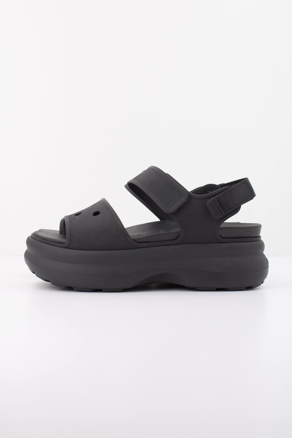 CROCS  SOHO Y STRAP en color NEGRO (1)