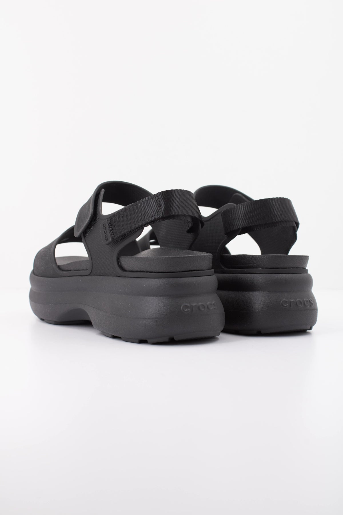 CROCS  SOHO Y STRAP en color NEGRO (4)