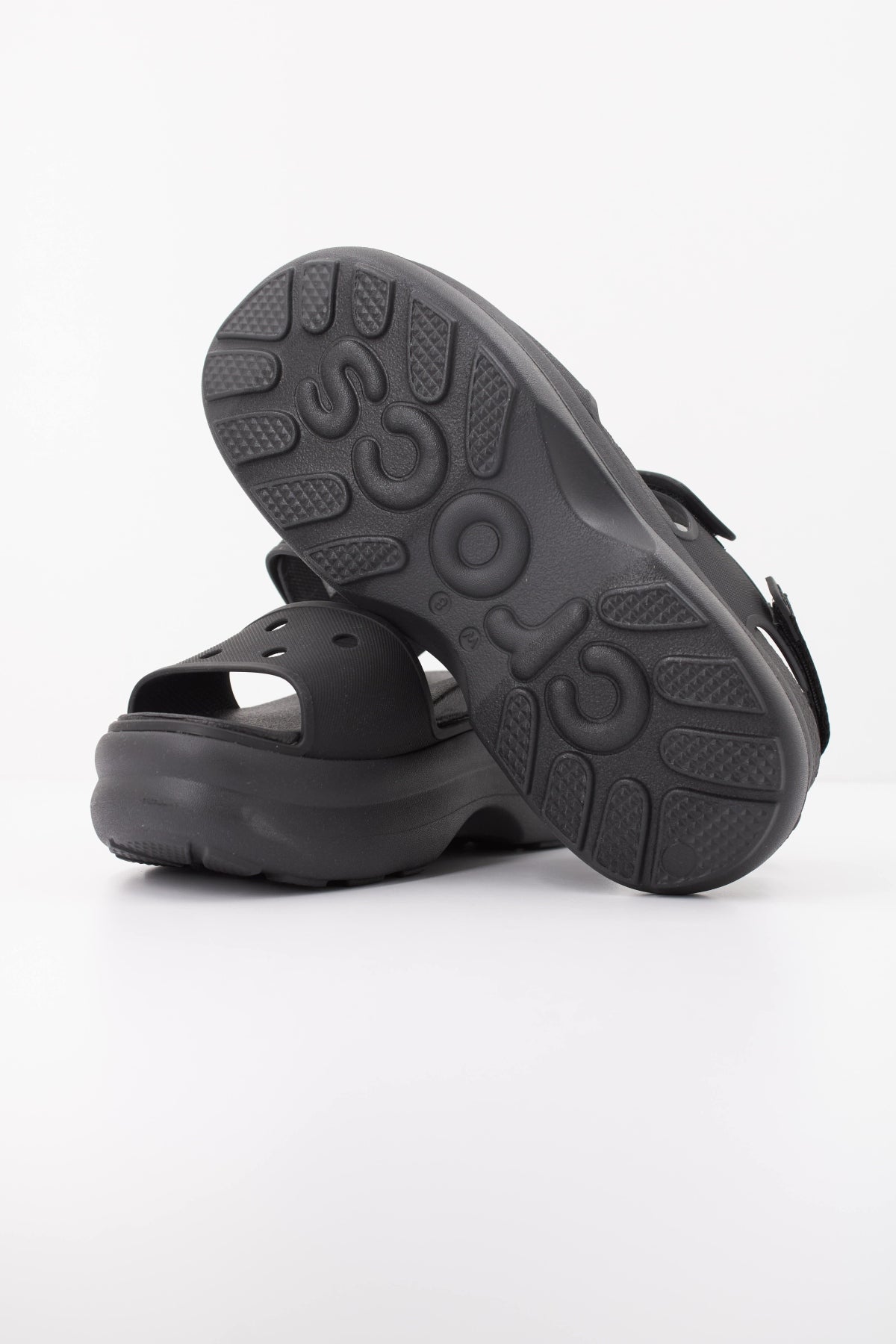 CROCS  SOHO Y STRAP en color NEGRO (5)