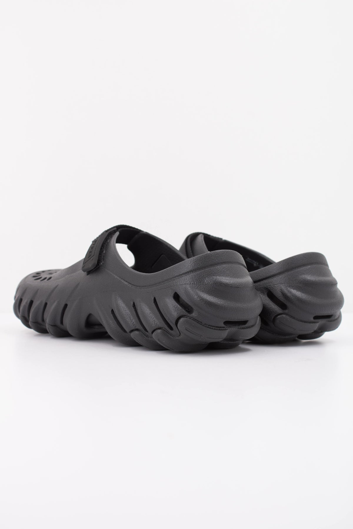 CROCS ECHO MARY JANE CLOG en color NEGRO (4)