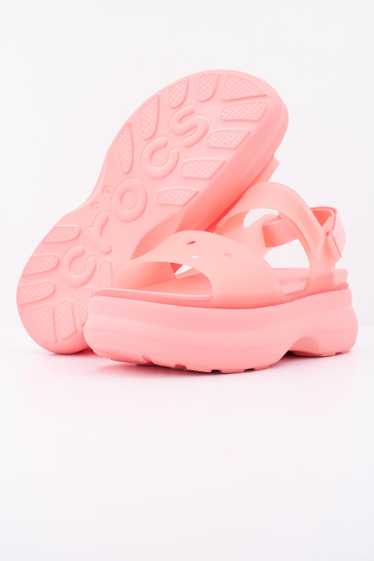 CROCS SOHO FROSTED Y STRAP en color ROSA (5)