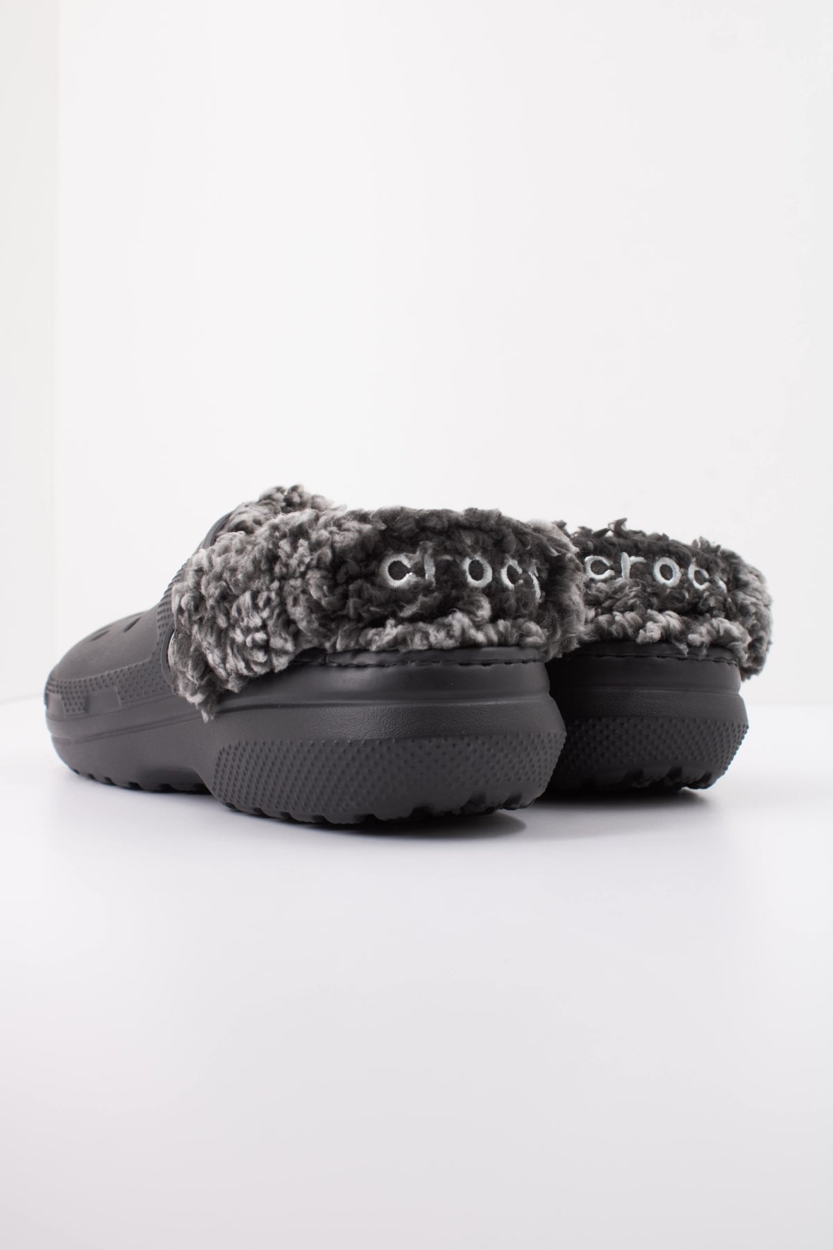 CROCS 211396C CLASSIC FLEECE LINED en color NEGRO (4)