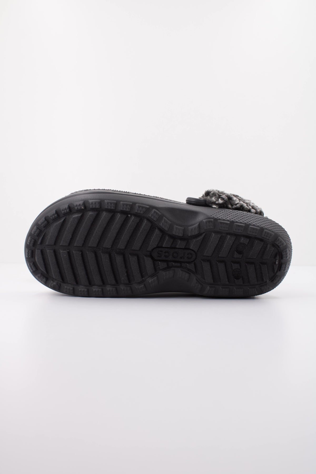 CROCS 211396C CLASSIC FLEECE LINED en color NEGRO (5)