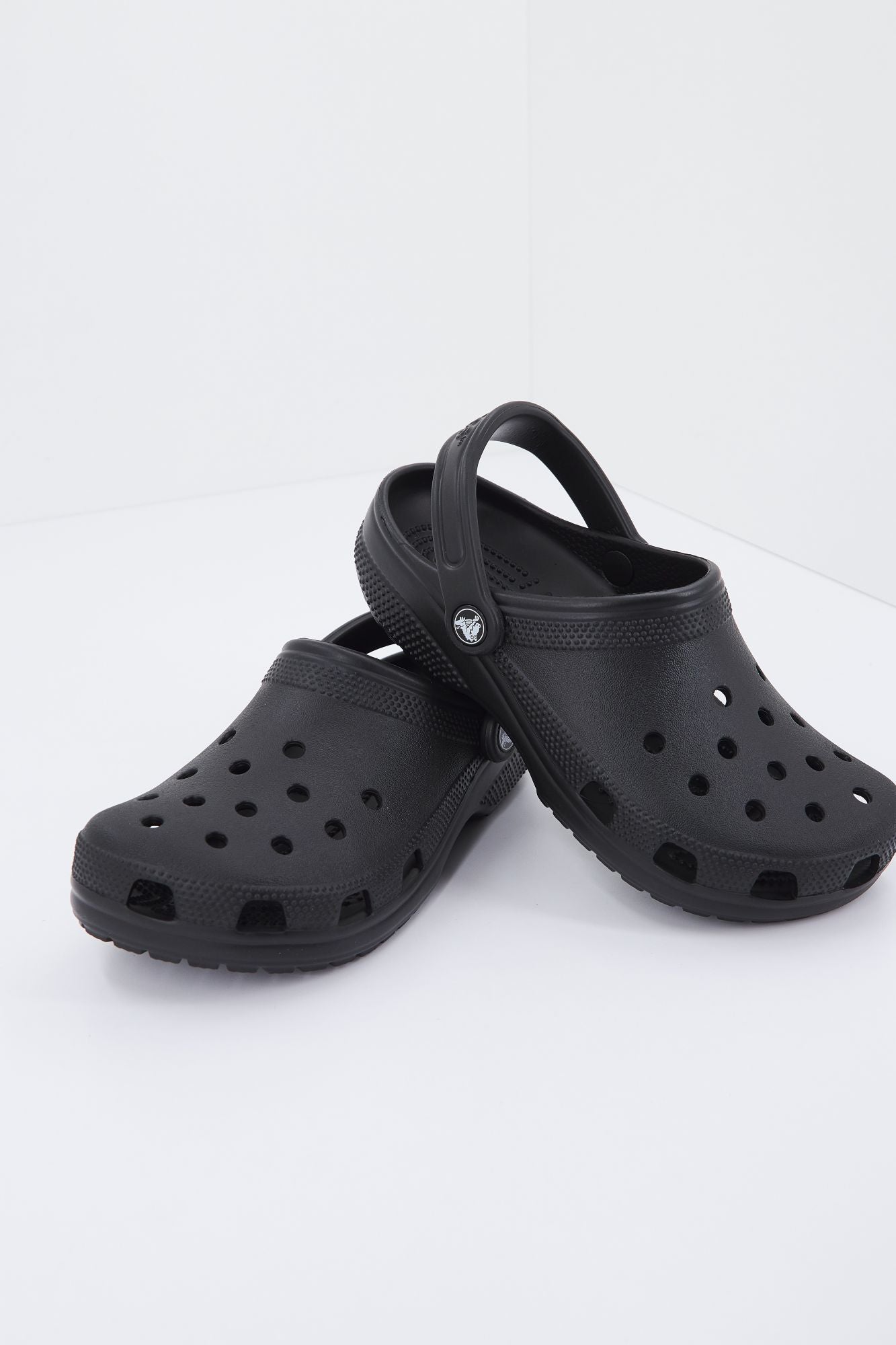 CROCS CLASSIC U en color NEGRO (1)