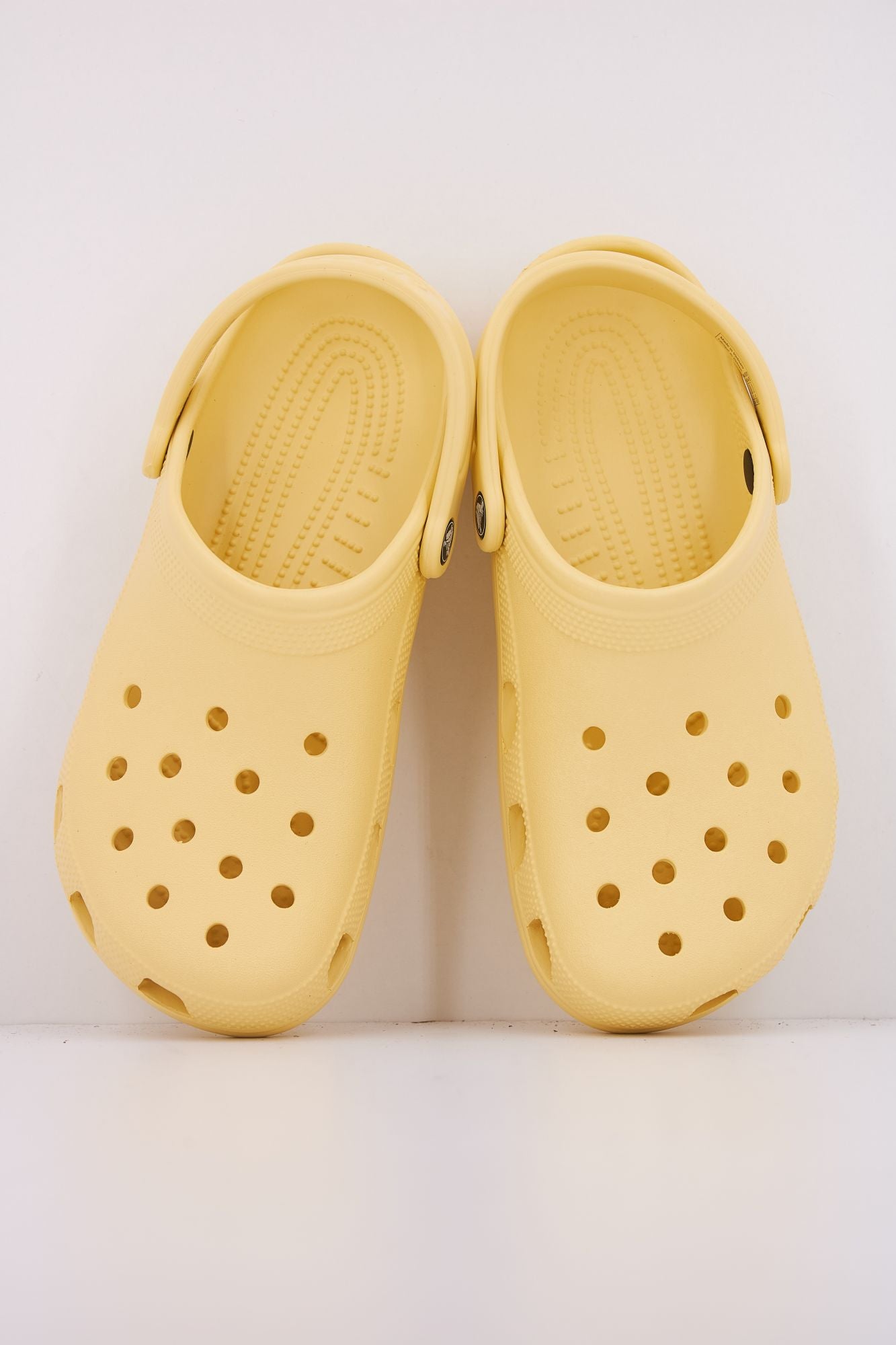 CROCS CLASSIC U en color AMARILLO (3)