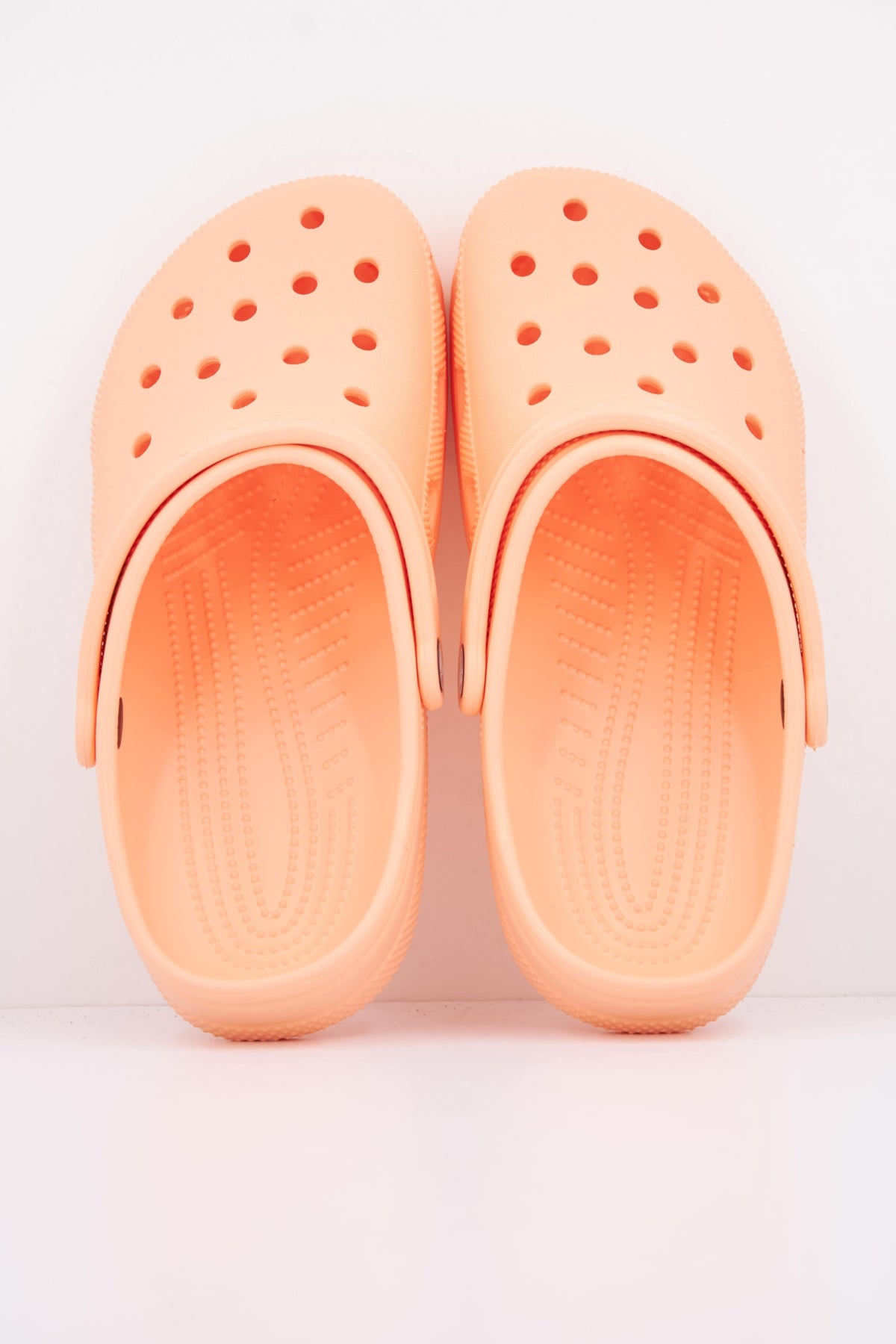 CROCS CLASSIC U en color NARANJA (3)