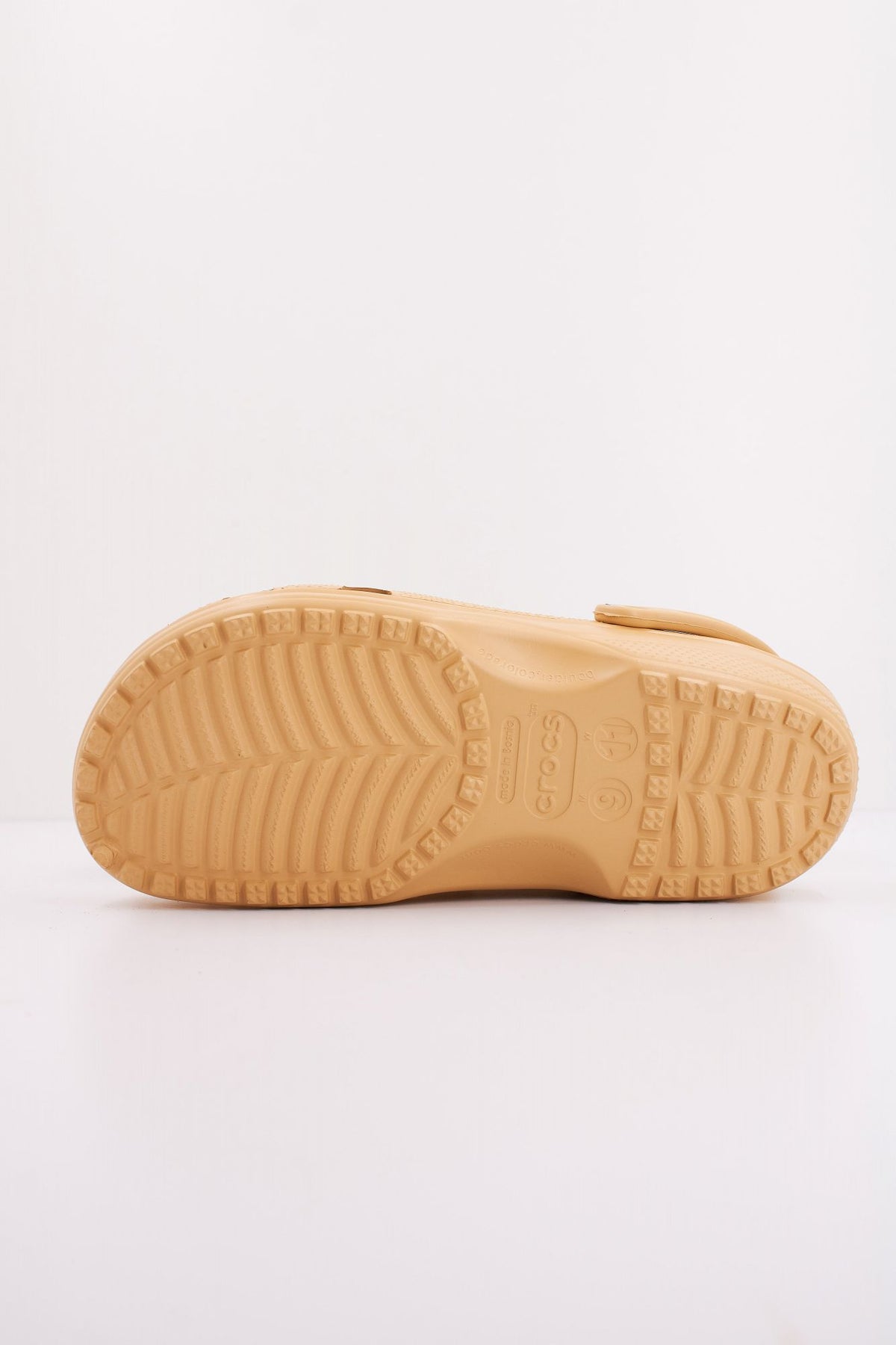 CROCS CLASSIC CLOG 10001 en color MARRON CLARO (5)