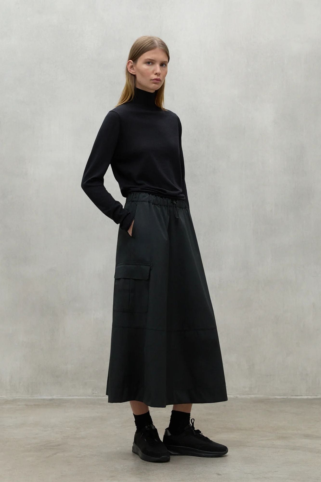 ECOALF FAYAALF KNIT WOMAN en color NEGRO (4)