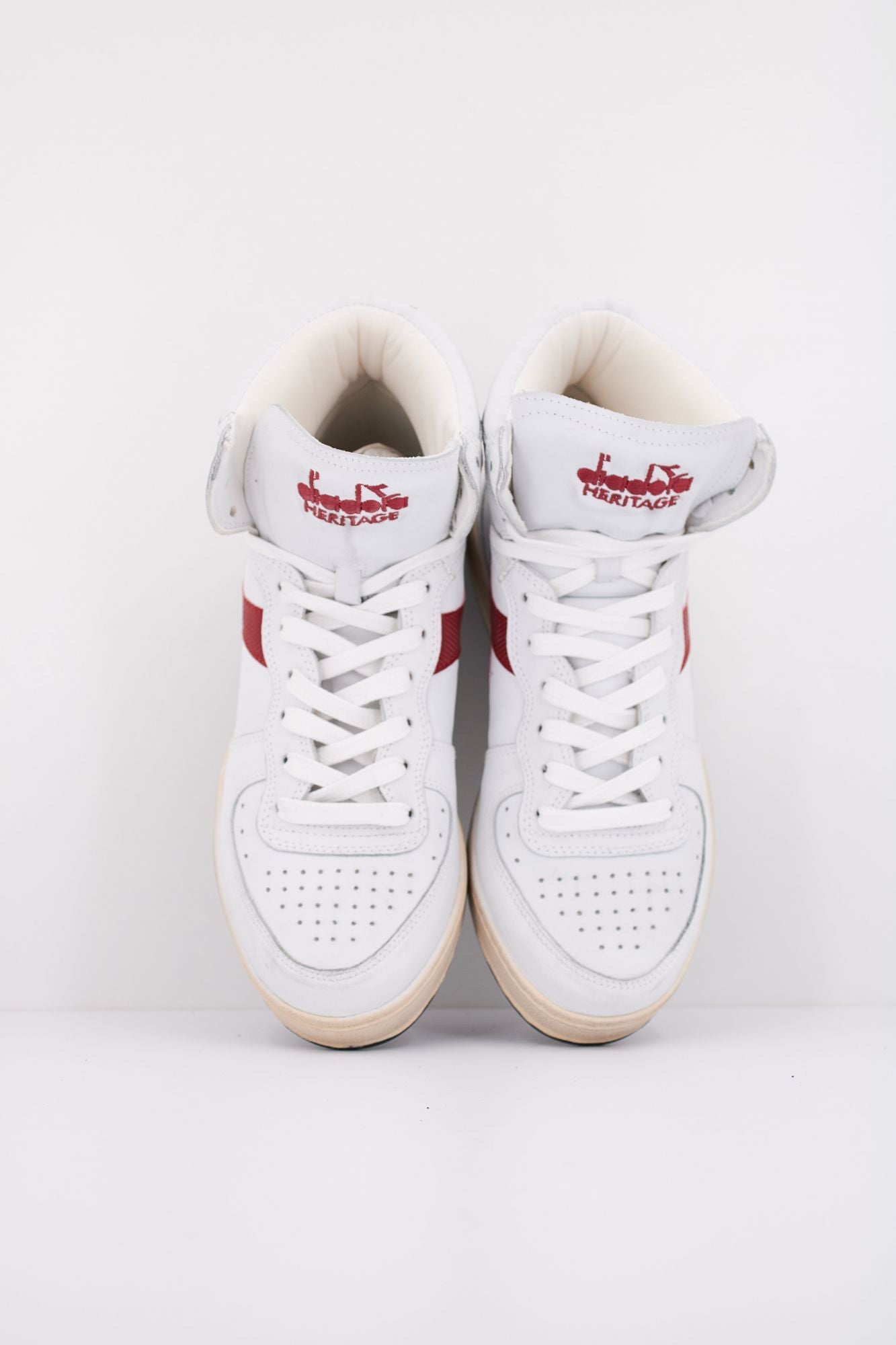 DIADORA HERITAGE  ALTO BASKET USED en color BLANCO (3)