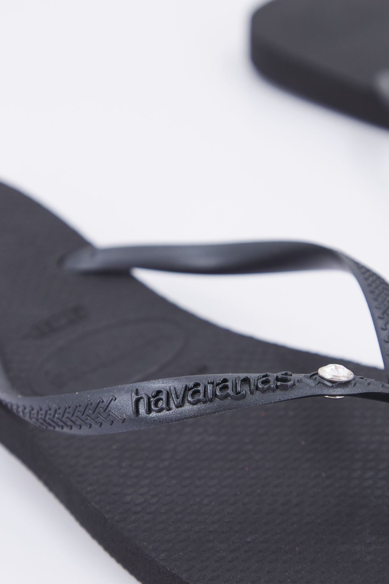HAVAIANAS SLIM CRYSTAL SW II en color NEGRO (4)