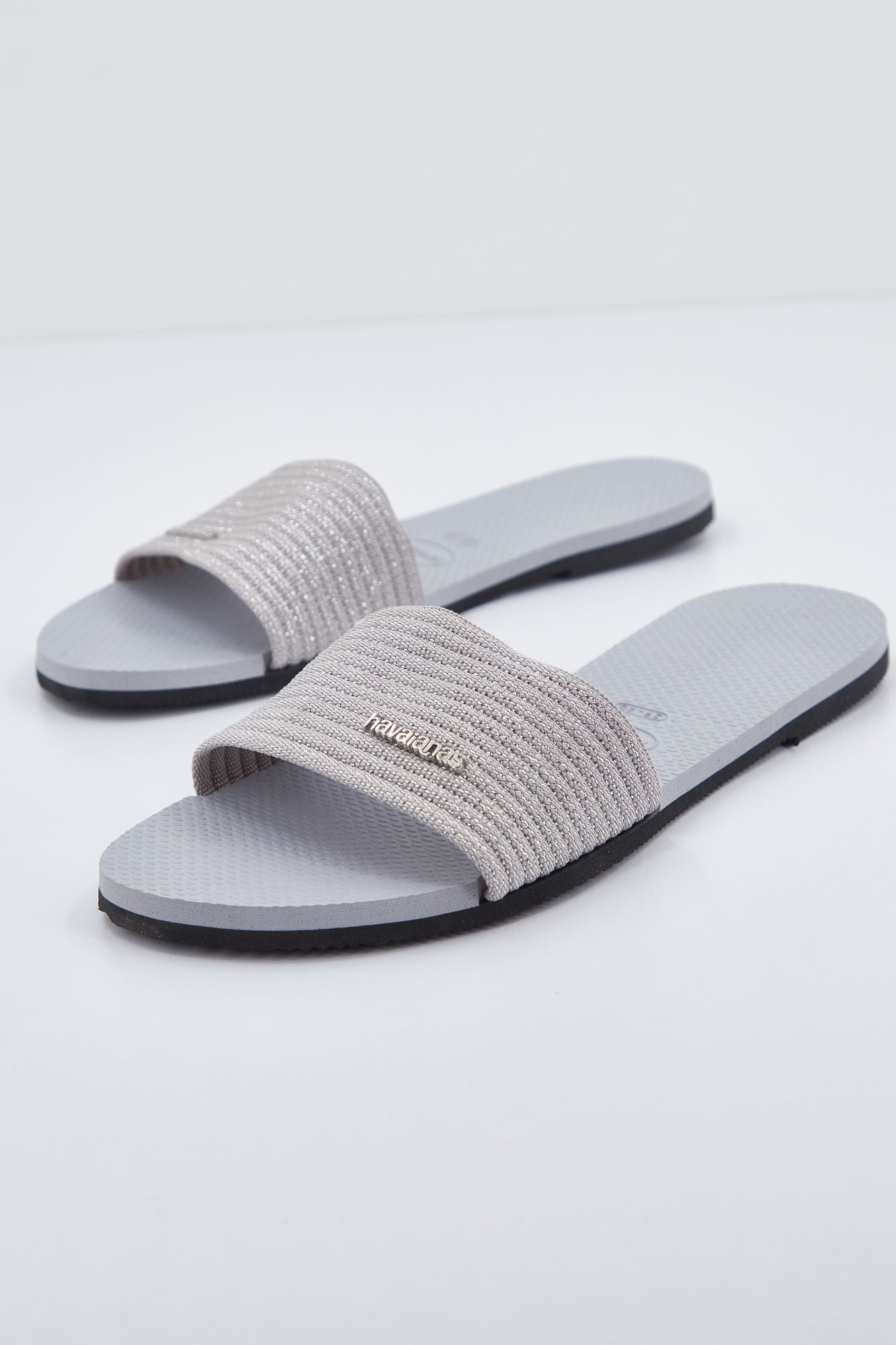 HAVAIANAS 4147312 en color GRIS (2)