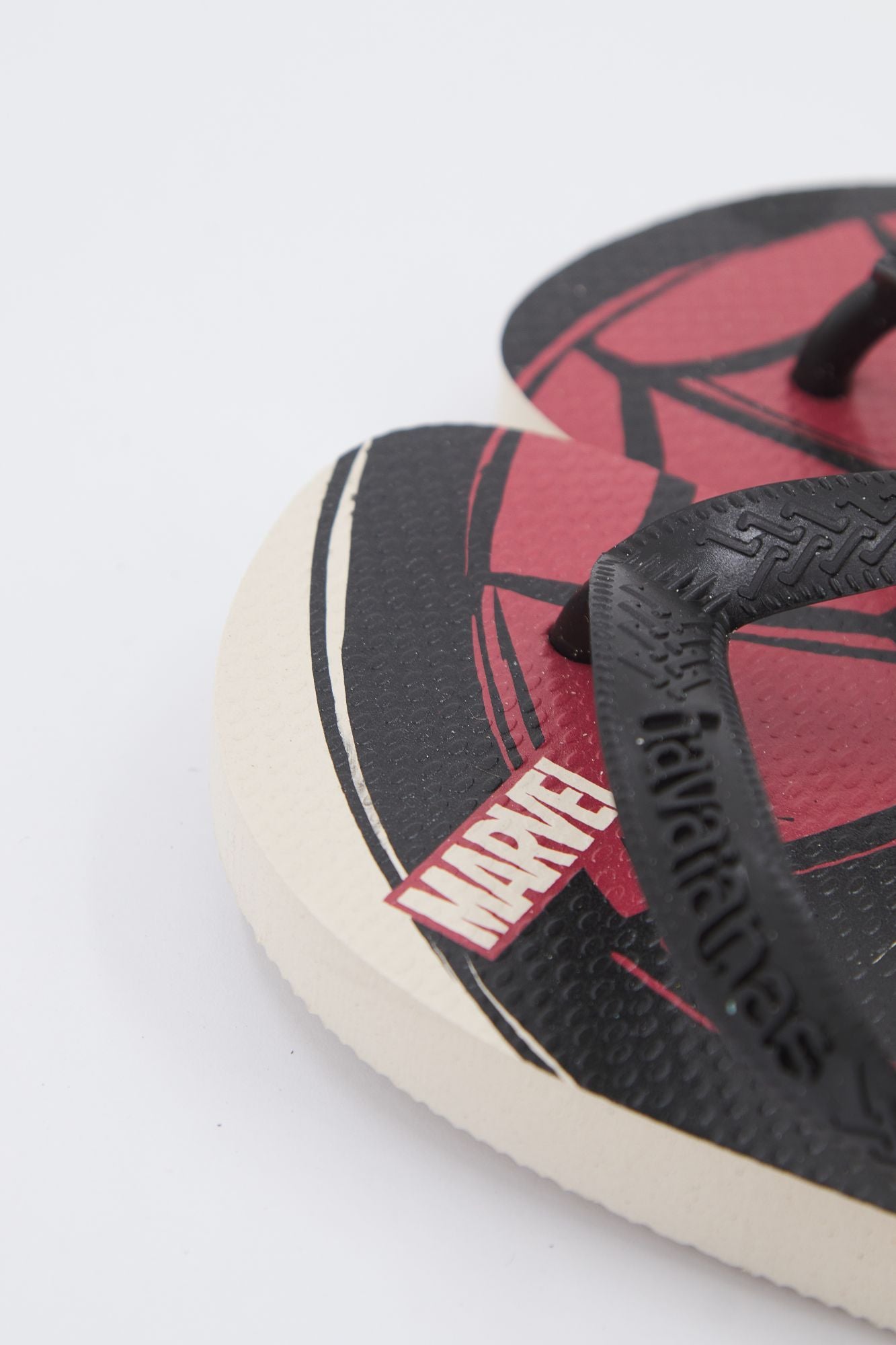 HAVAIANAS TOP MARVEL LOGOMANIA en color BEIS (3)