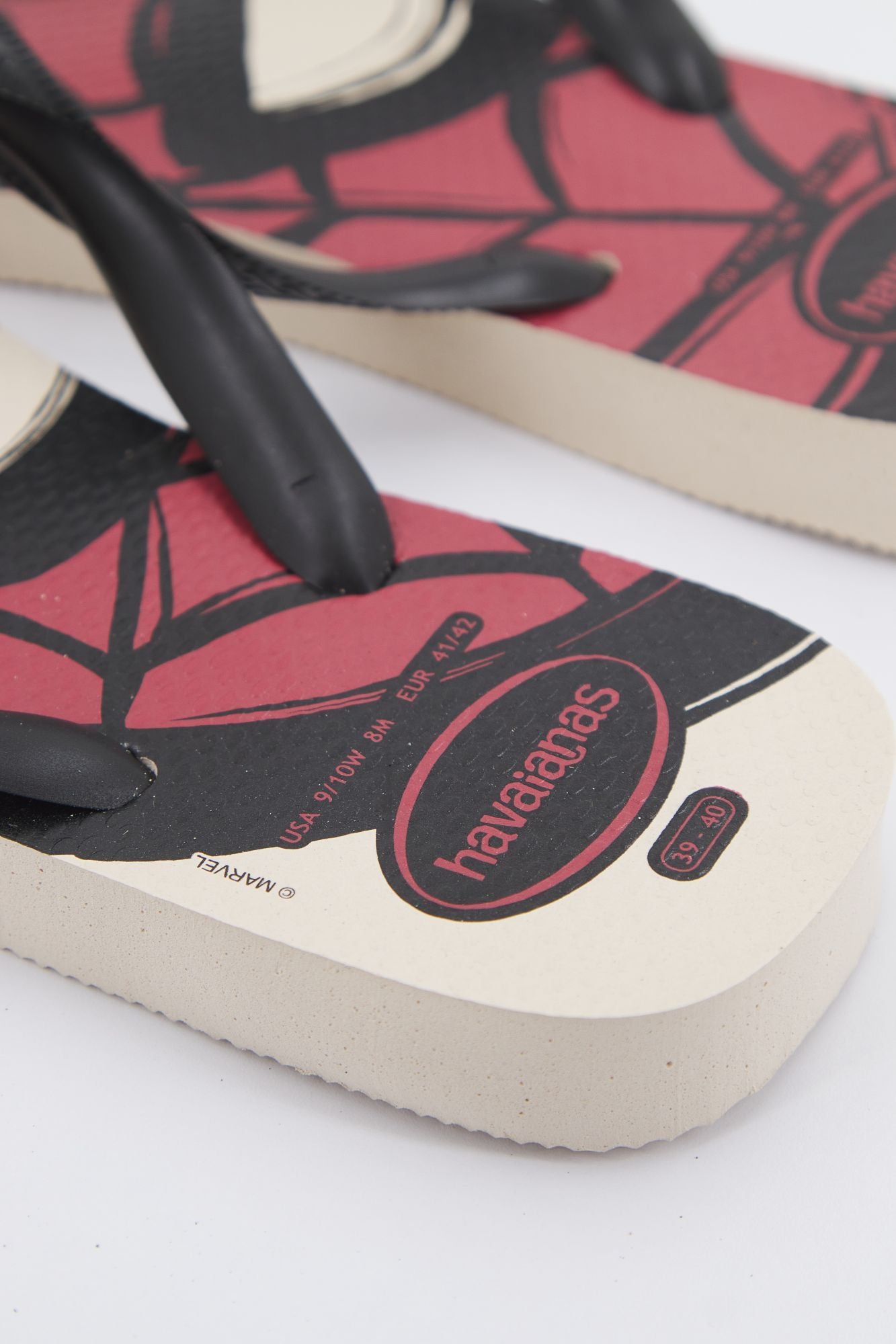HAVAIANAS TOP MARVEL LOGOMANIA en color BEIS (4)