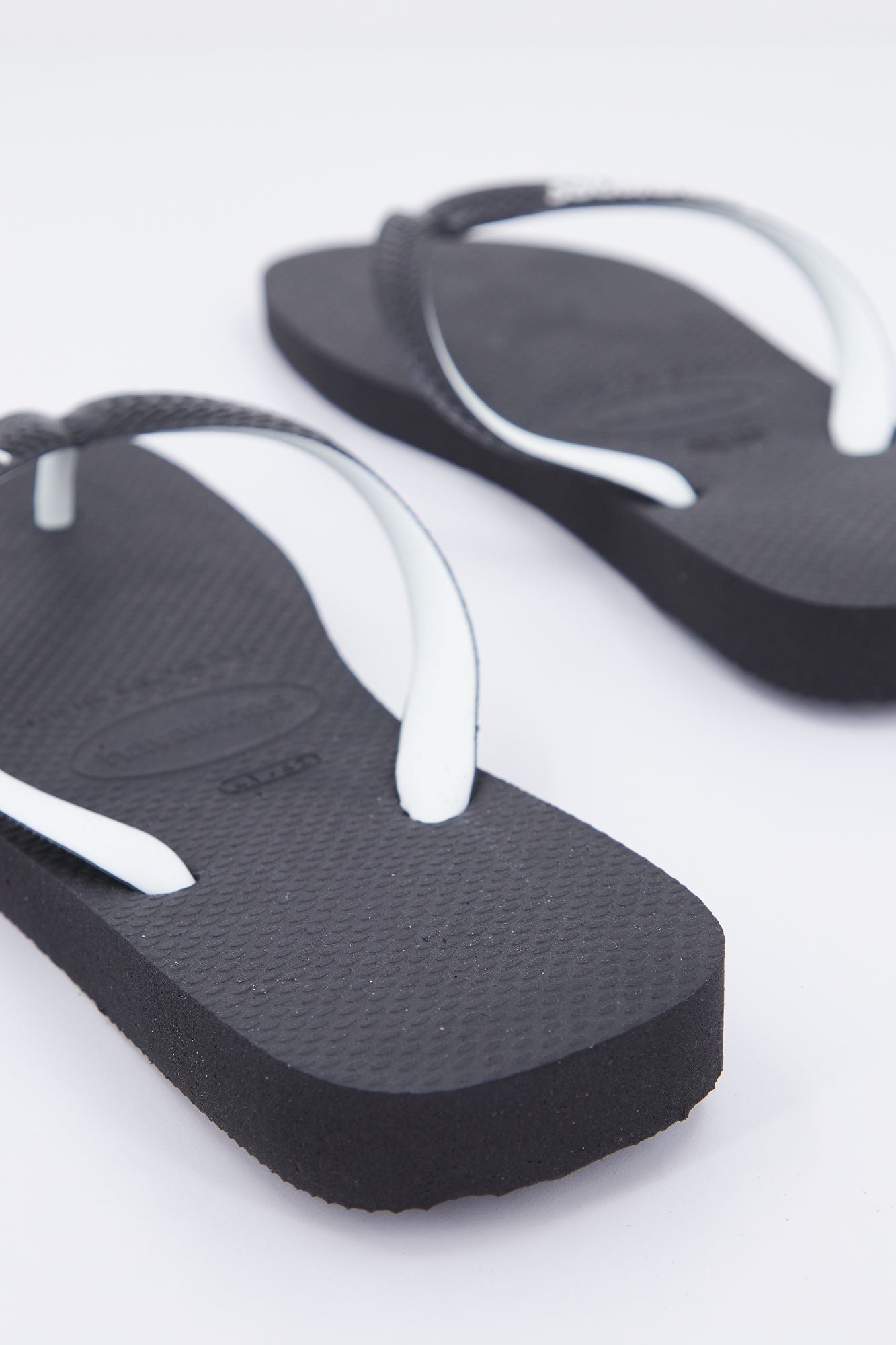 HAVAIANAS 4115549 en color NEGRO (3)