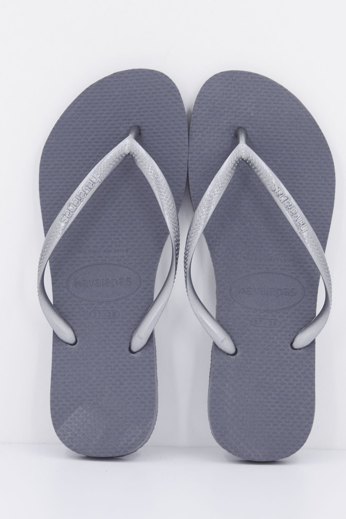 HAVAIANAS SLIM en color GRIS (1)