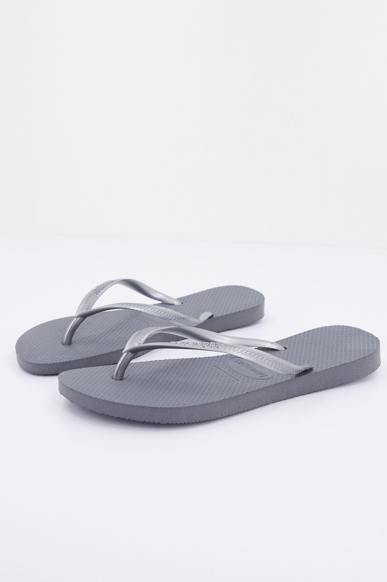 HAVAIANAS SLIM en color GRIS (2)