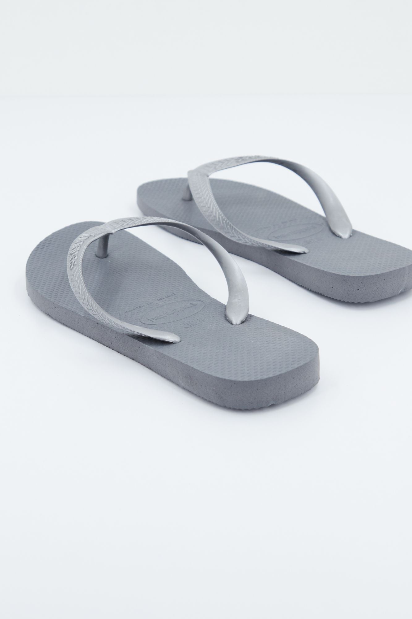 HAVAIANAS 4137428 en color GRIS (4)