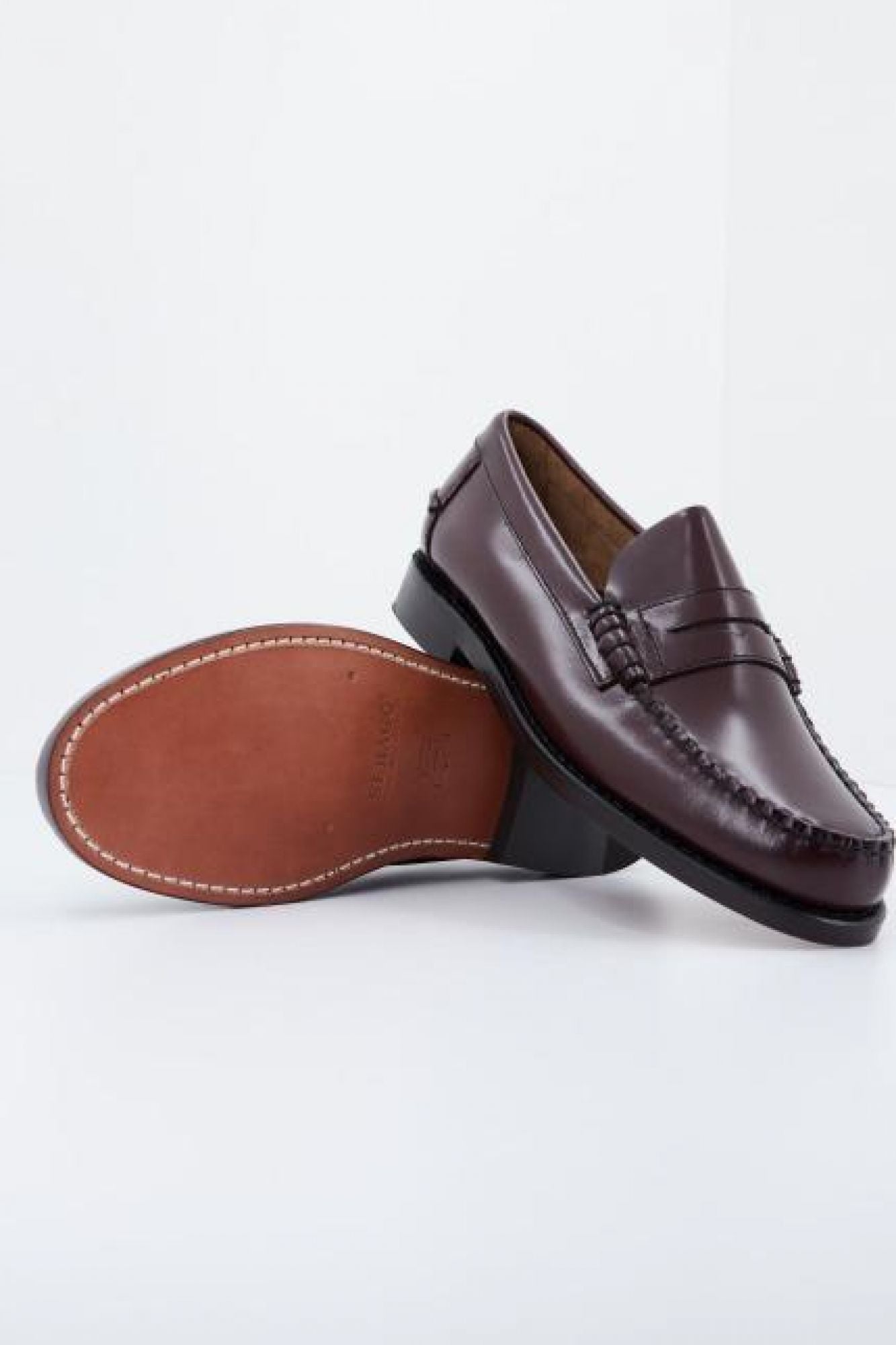 SEBAGO CLASSIC PENNY LOAFER en color BURDEOS (4)