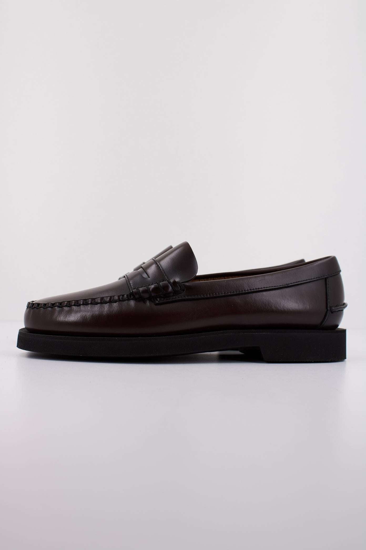 SEBAGO SHERMAN PENNY LOAFER en color BURDEOS (1)