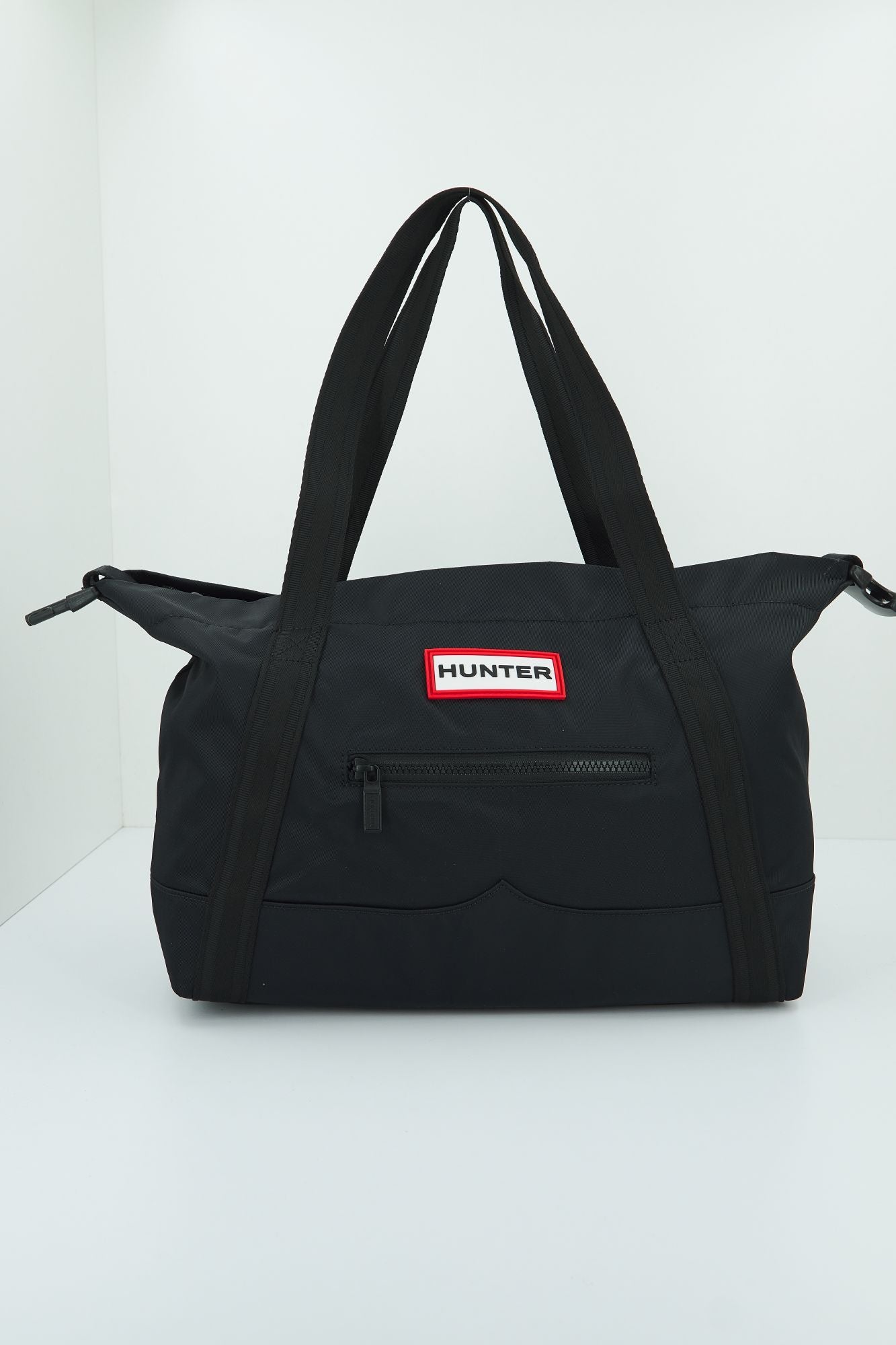 HUNTER TOTE NYLON MIDI en color NEGRO (1)
