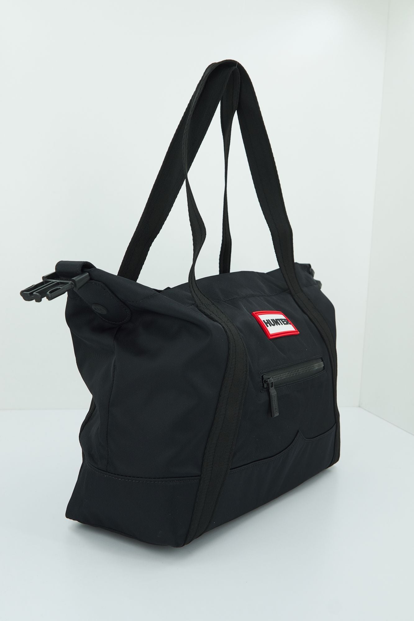 HUNTER TOTE NYLON MIDI en color NEGRO (2)