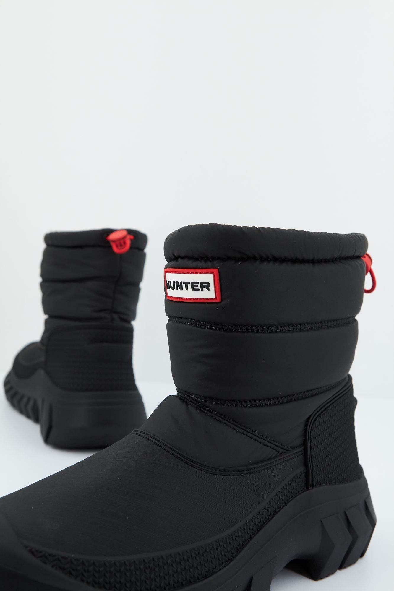 HUNTER  INTREPID SHORT SNOW BOOT en color NEGRO (4)