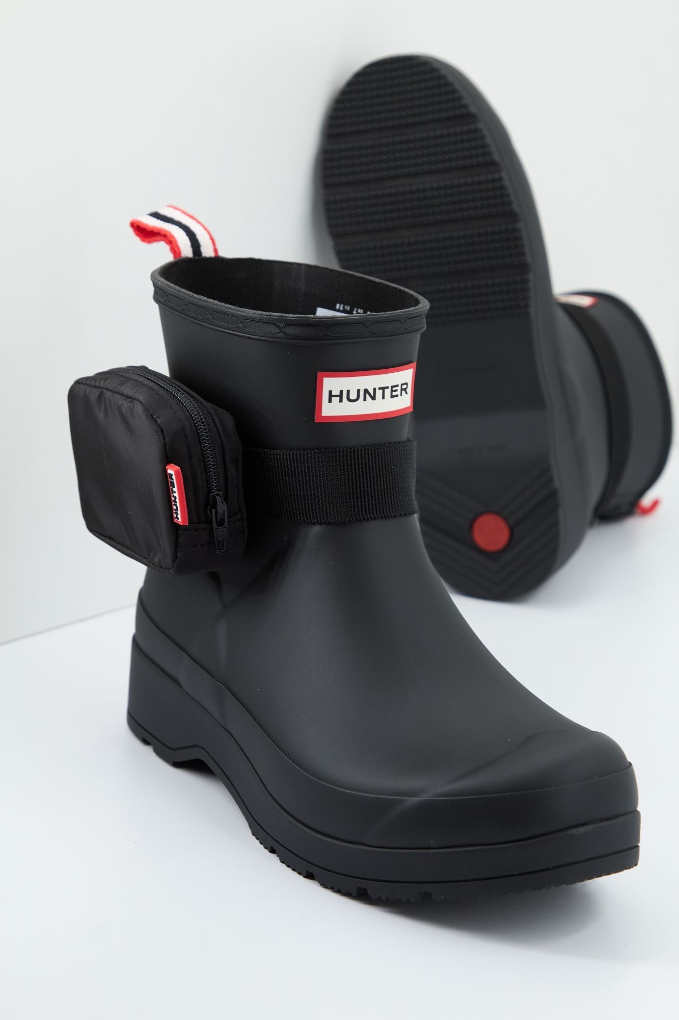 HUNTER W PLAY SHORT POUCH en color NEGRO (2)
