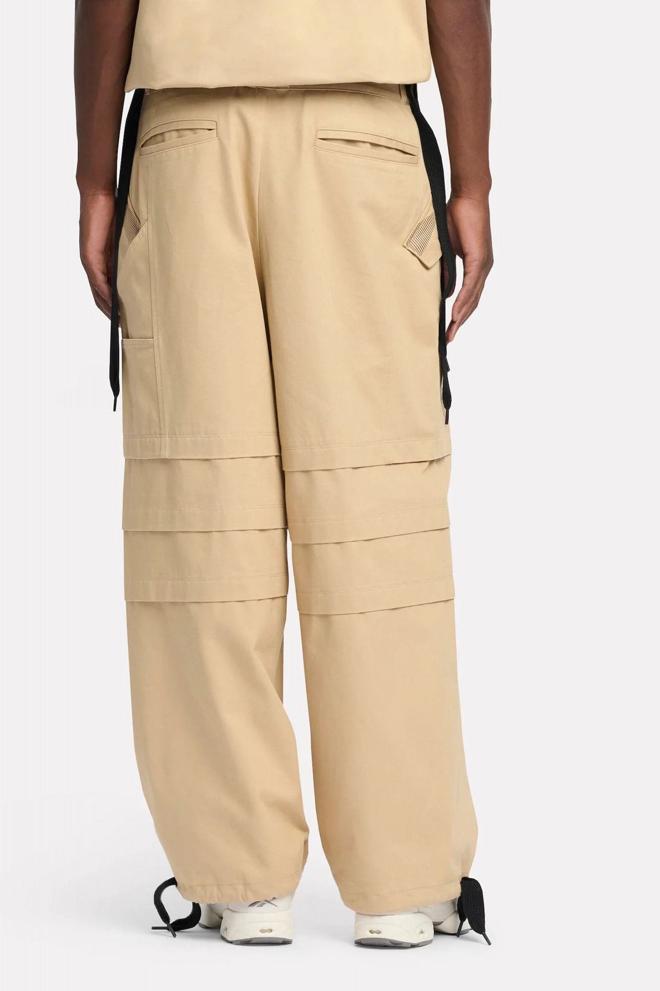 REEBOK CARPENTER PANT en color MARRON CLARO (2)