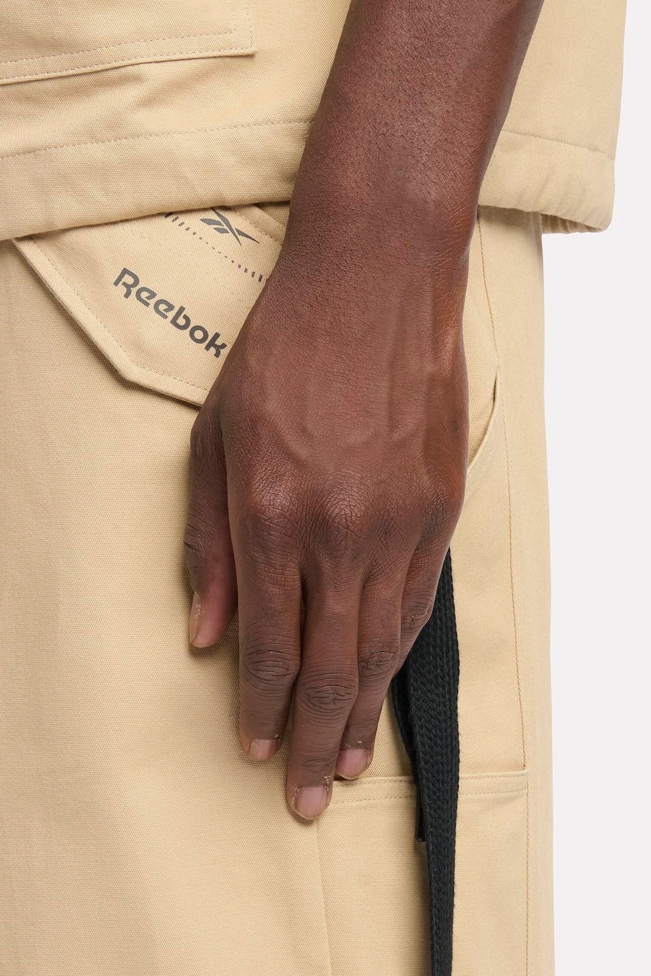 REEBOK CARPENTER PANT en color MARRON CLARO (3)