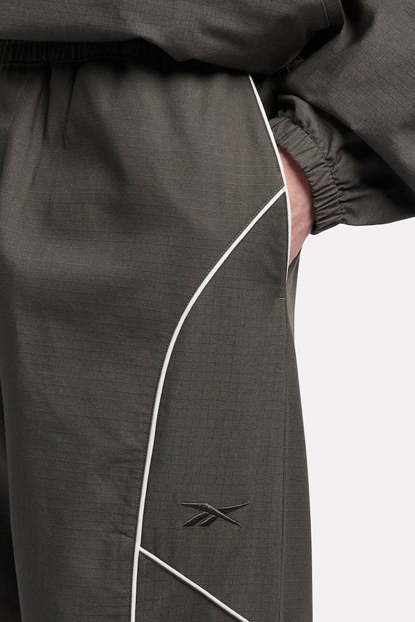 REEBOK TRACK PANT en color NEGRO (3)