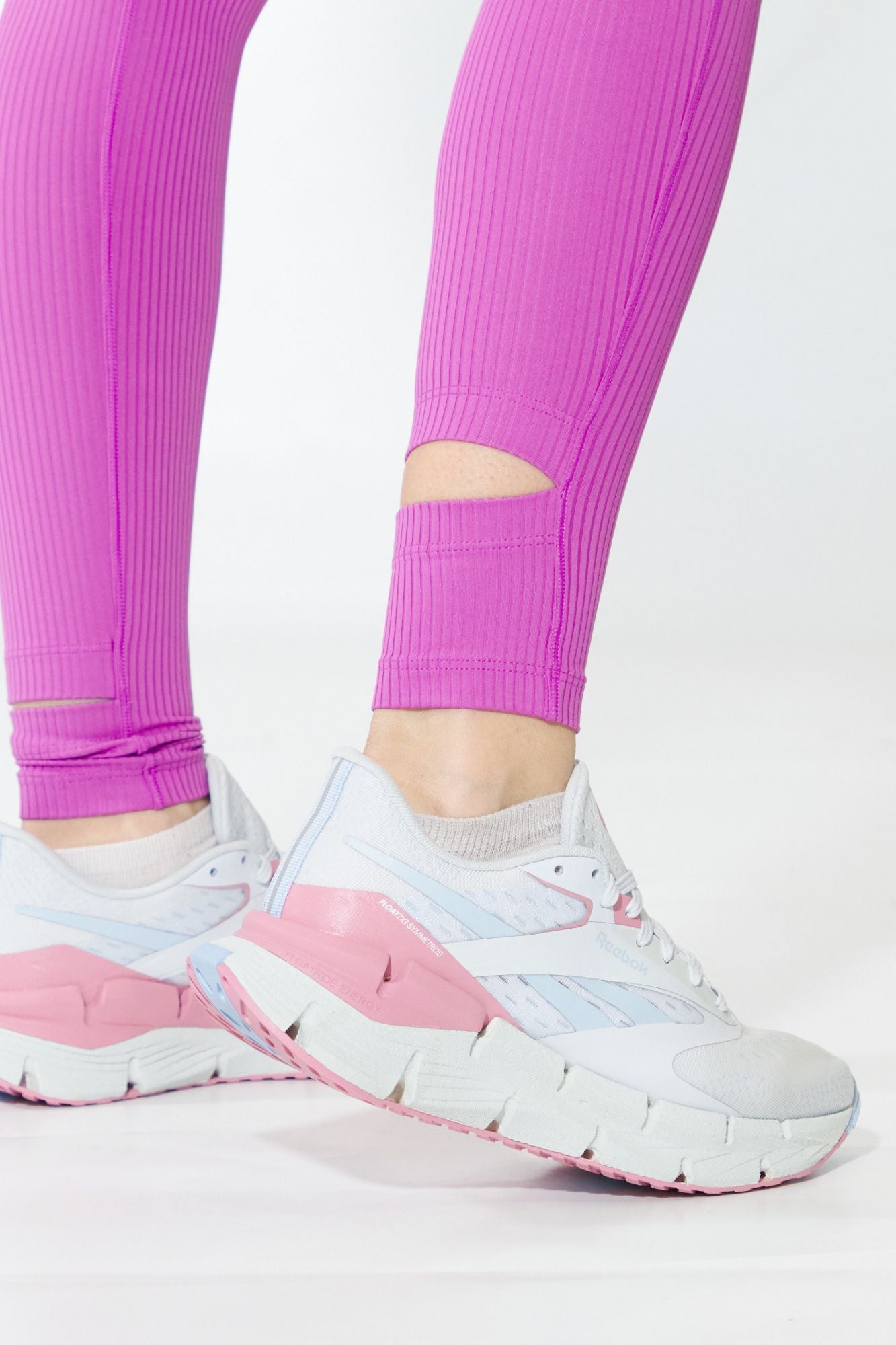 REEBOK RIB STIRRUP TIGHT en color ROSA (4)