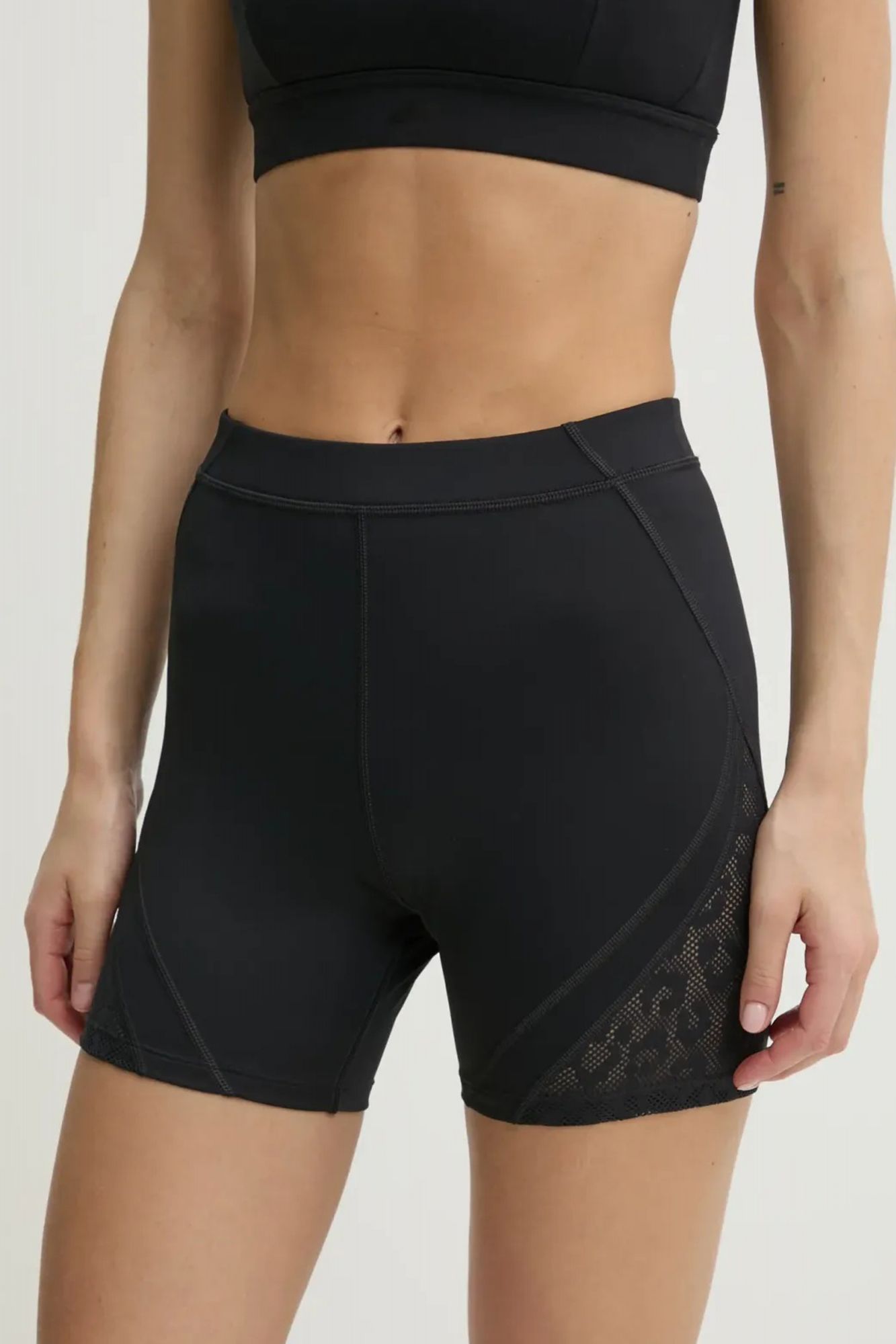 REEBOK MESH HR BIKE SHORT en color NEGRO (1)